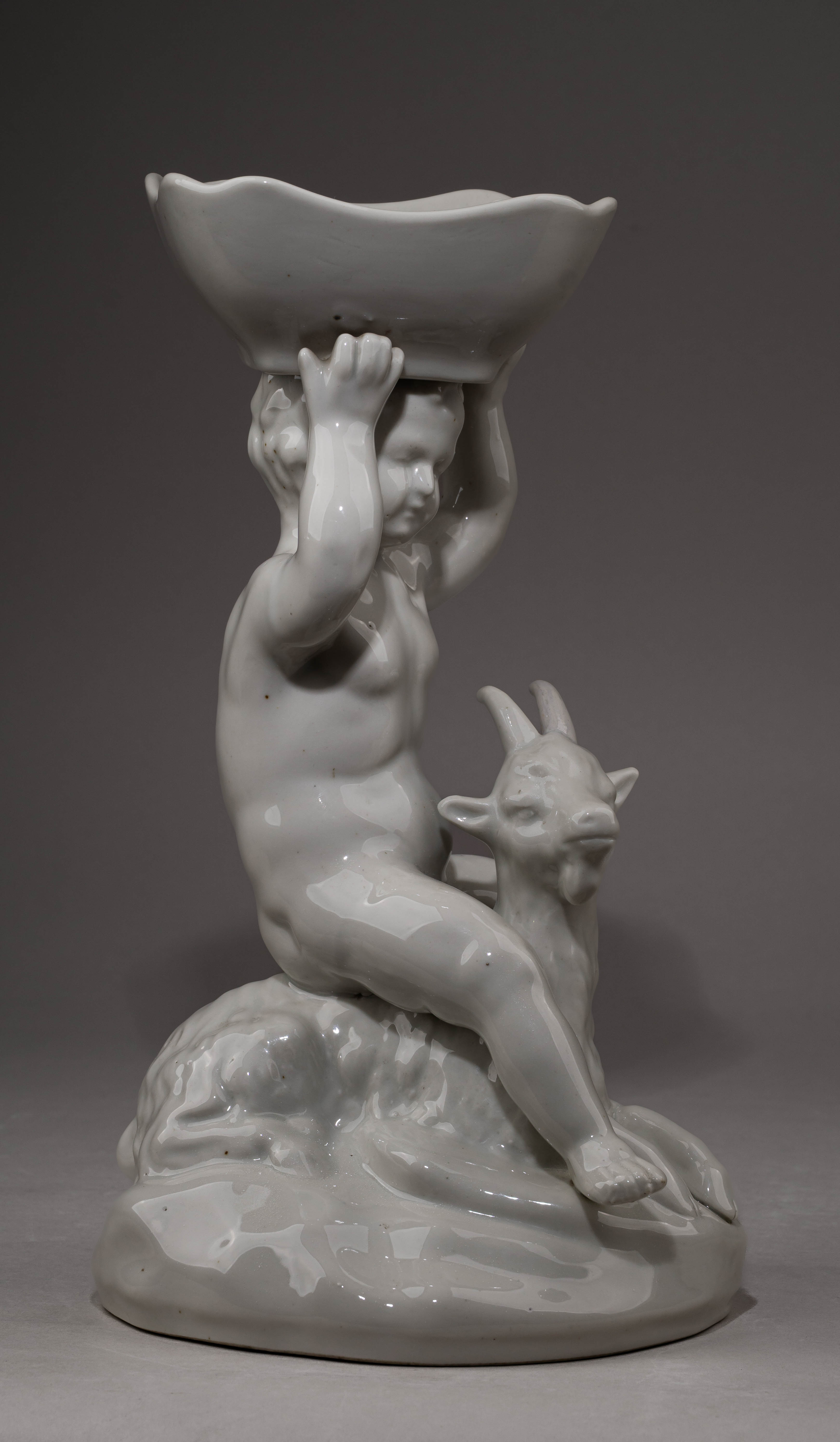 Ваза «Путто с козленком».  СССР, вторая половина   XX века.