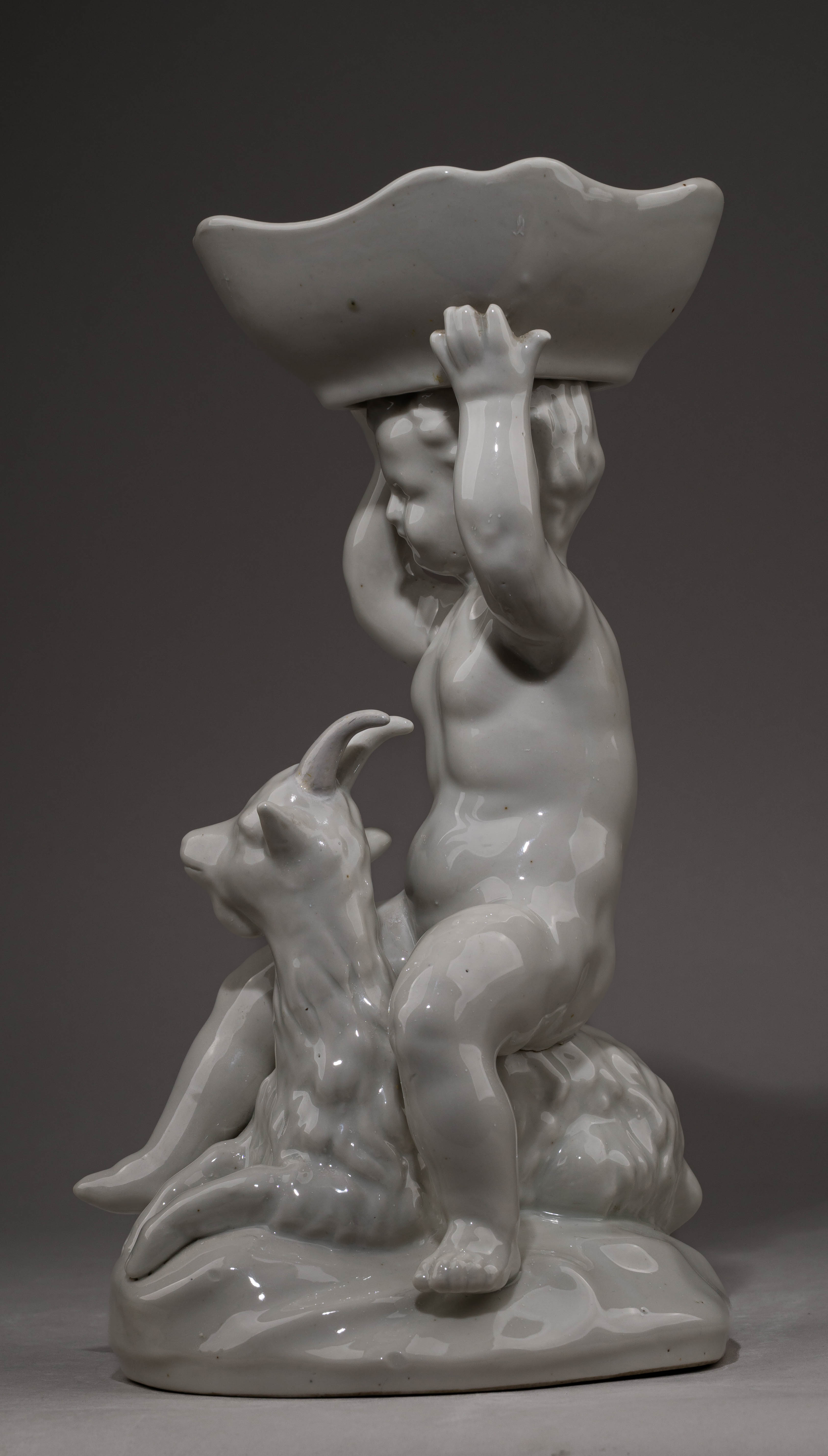 Ваза «Путто с козленком».  СССР, вторая половина   XX века.