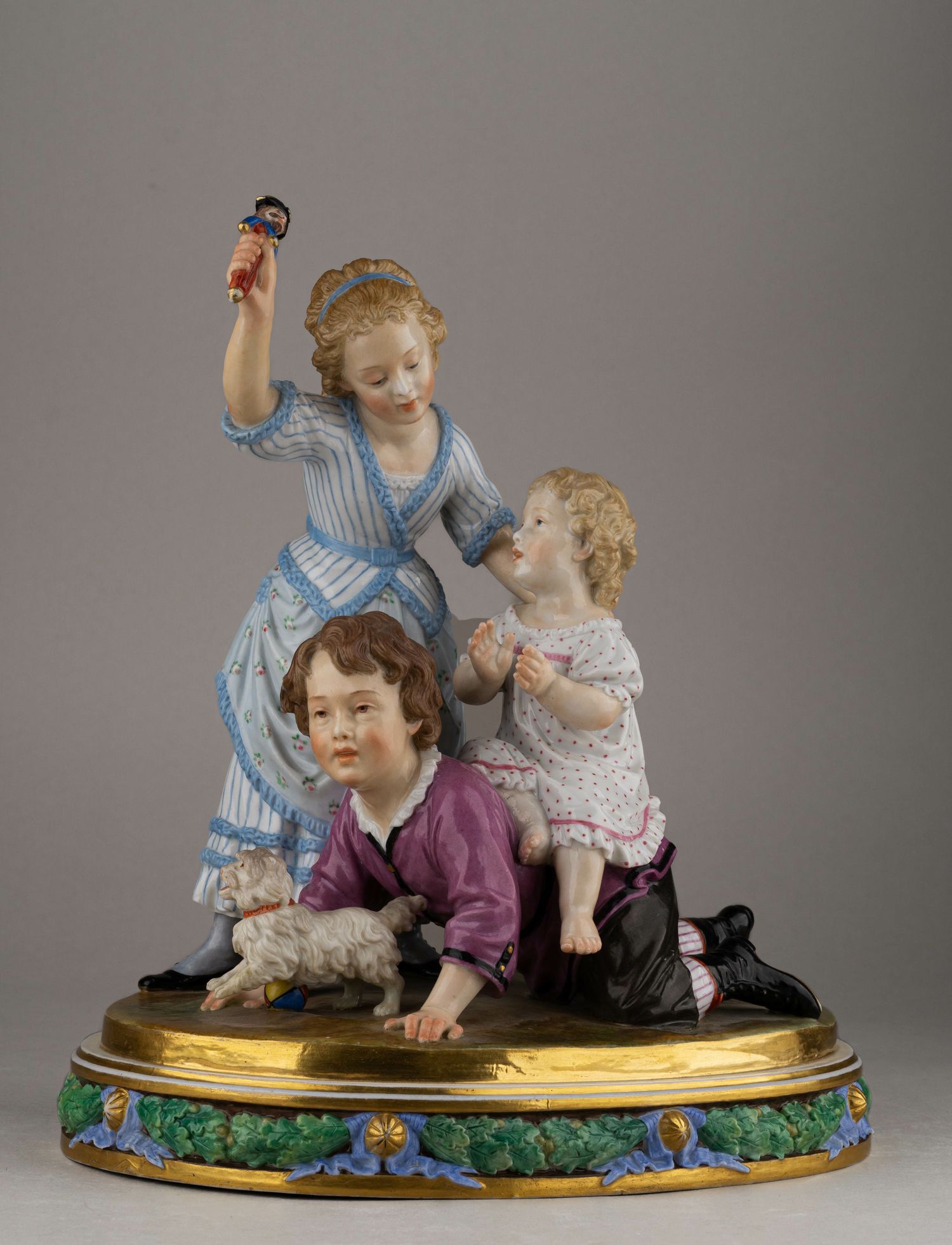 (Шпис. ИФЗ) Скульптурная группа «Играющие дети». Императорский фарфоровый завод, автор модели А.К. Шпис, 1855-1881 годы.