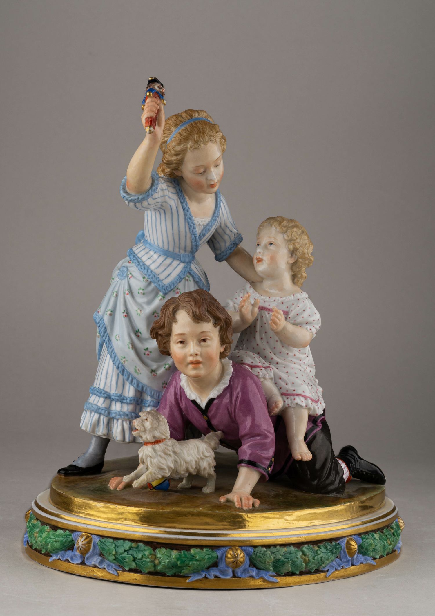 (Шпис. ИФЗ) Скульптурная группа «Играющие дети». Императорский фарфоровый завод, автор модели А.К. Шпис, 1855-1881 годы.