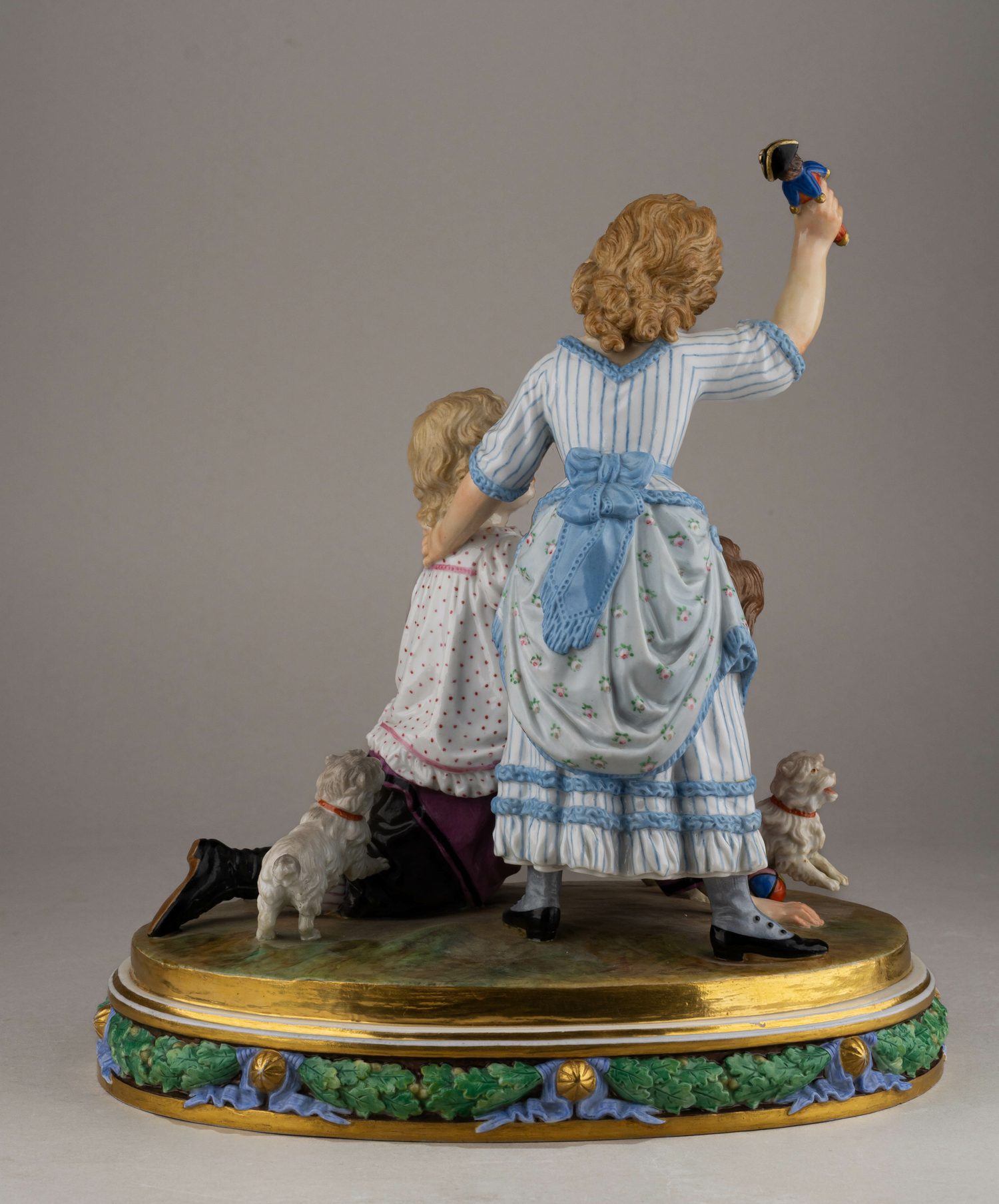 (Шпис. ИФЗ) Скульптурная группа «Играющие дети». Императорский фарфоровый завод, автор модели А.К. Шпис, 1855-1881 годы.