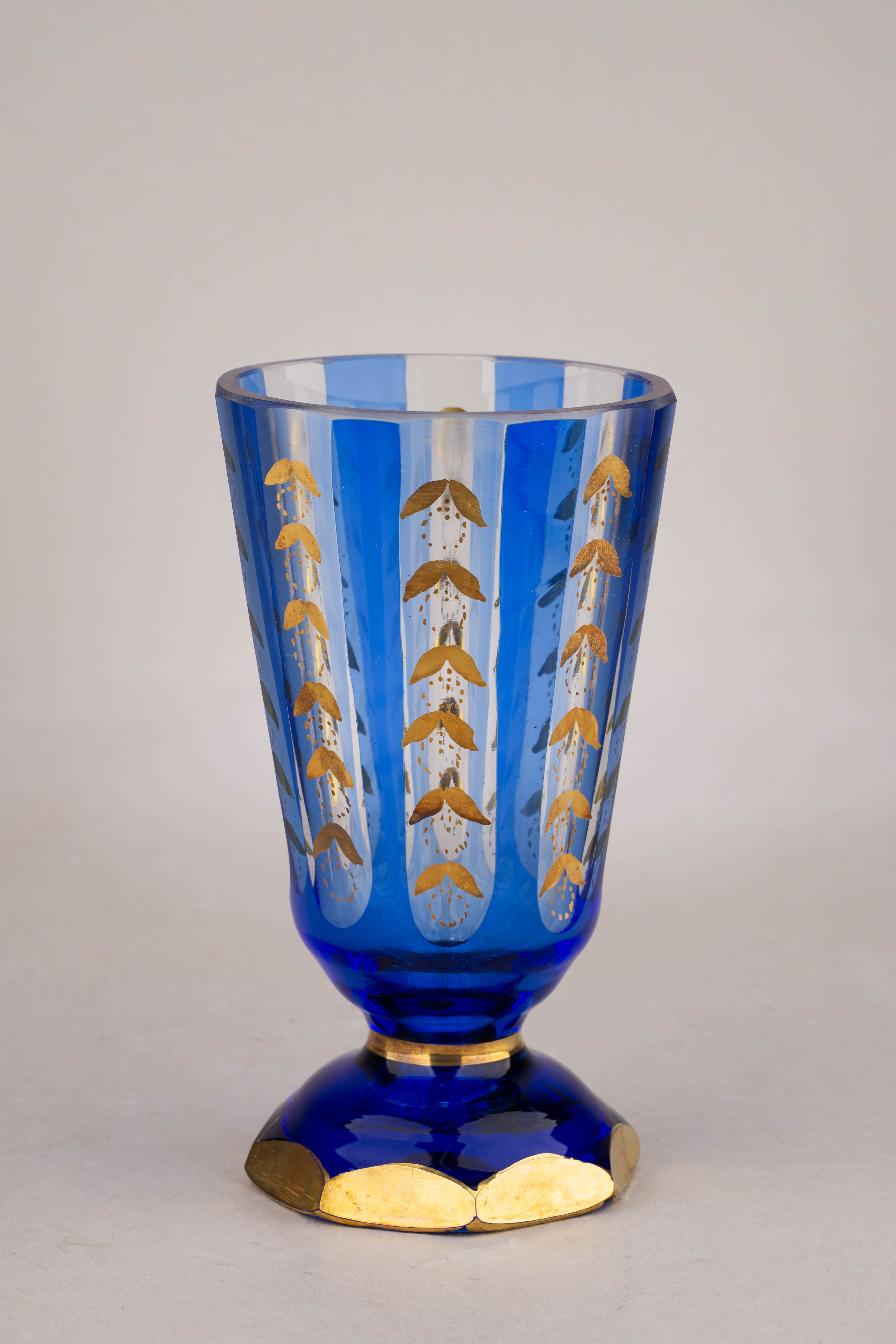 Стакан с кобальтовыми гранями и  росписью золотом. 
Россия, завод Бахметевых, последняя четверть XIX века.