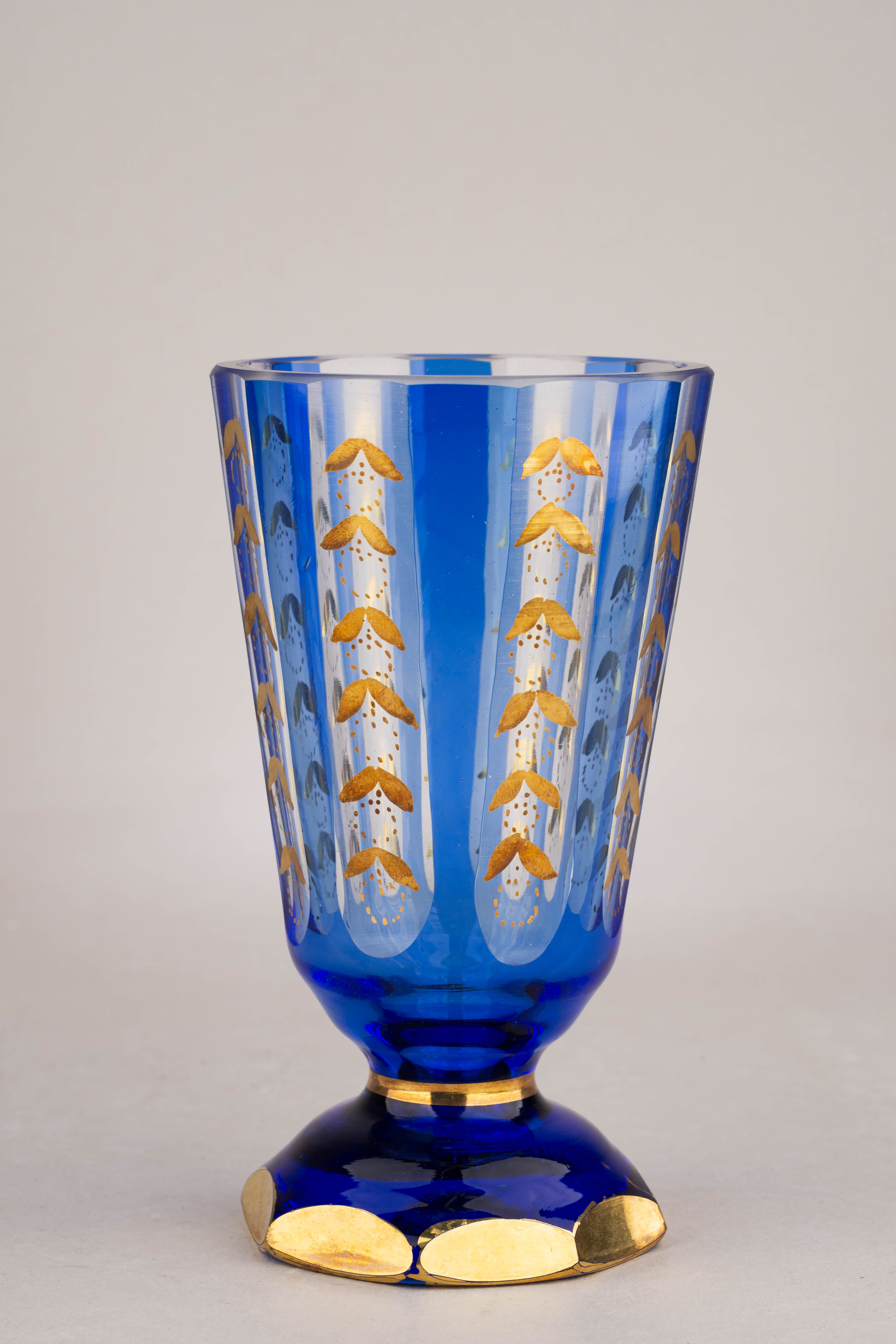 Стакан с кобальтовыми гранями и  росписью золотом. 
Россия, завод Бахметевых, последняя четверть XIX века.