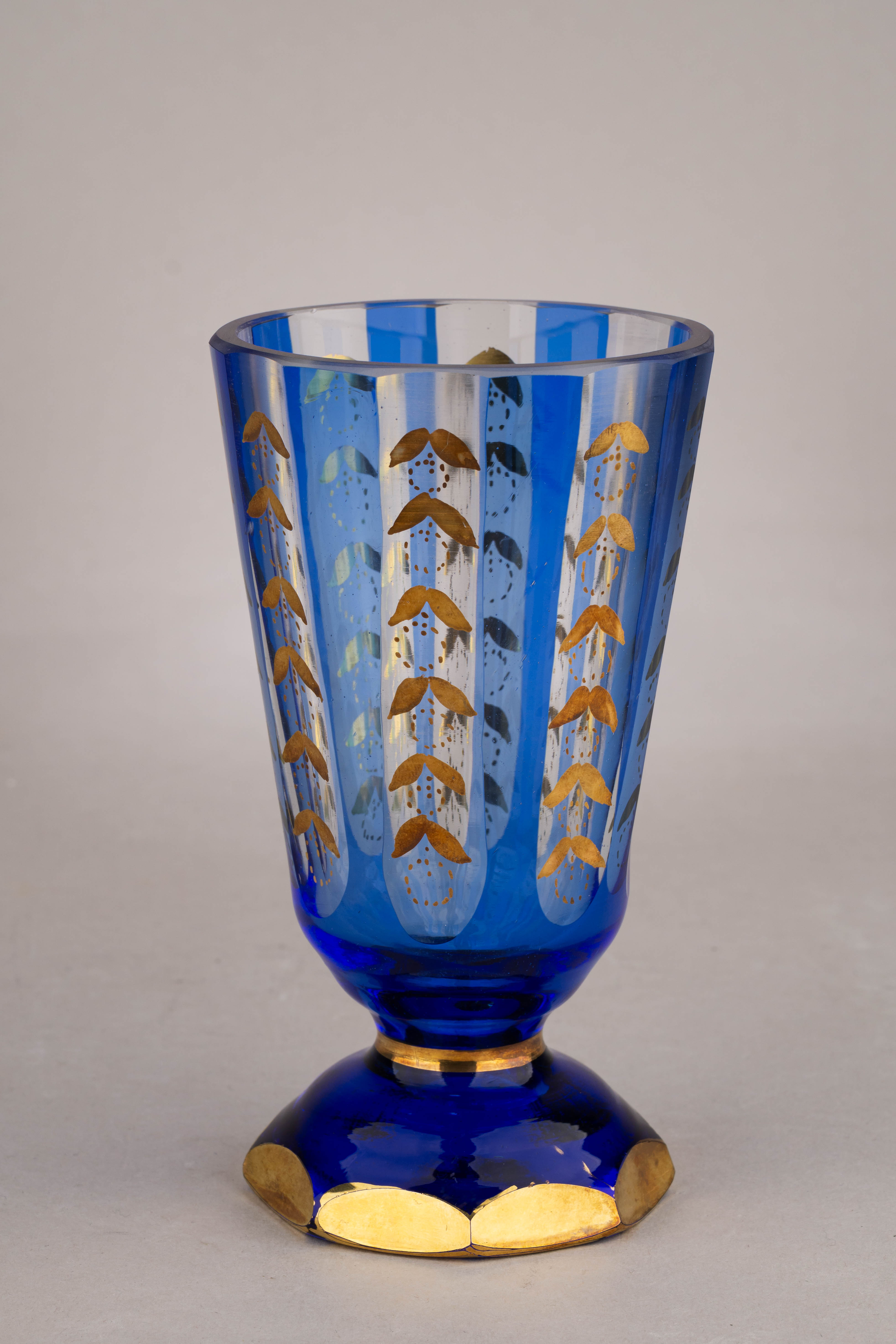 Стакан с кобальтовыми гранями и  росписью золотом. 
Россия, завод Бахметевых, последняя четверть XIX века.