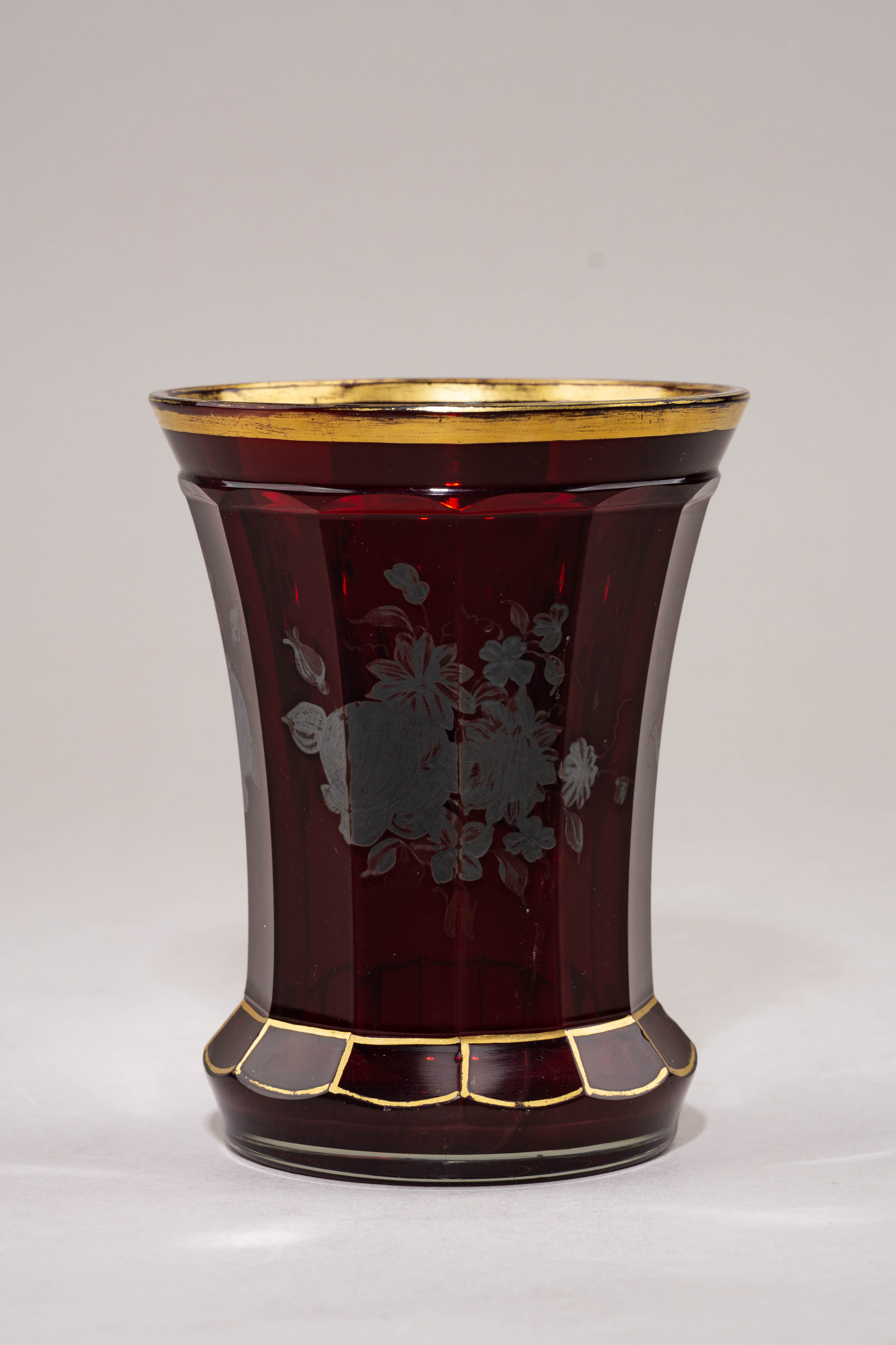 Стакан стекла «медный рубин» с росписью серебром и золотом.   Россия, Никольско-Бахметевский завод предположительно, середина XIX века.