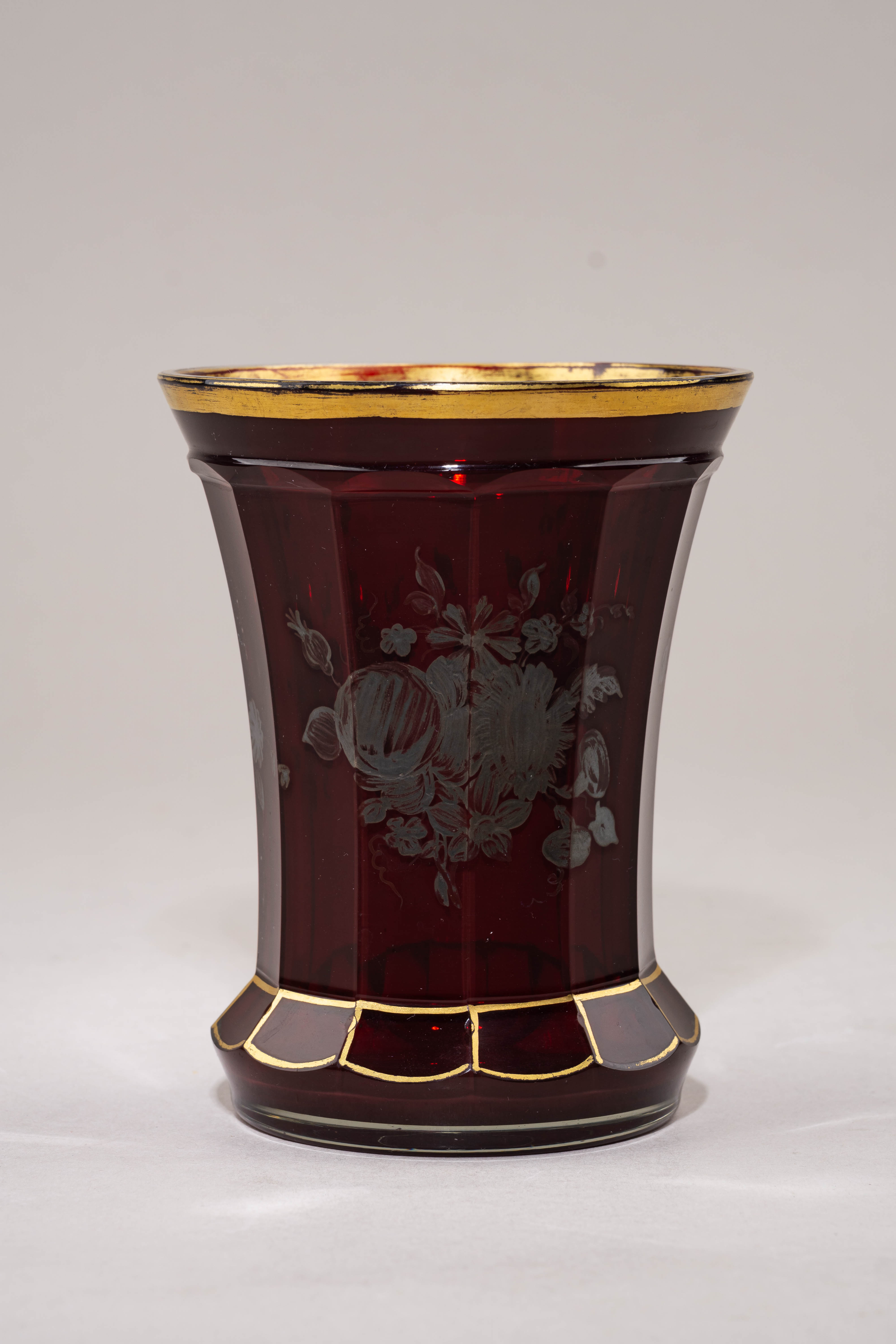 Стакан стекла «медный рубин» с росписью серебром и золотом.   Россия, Никольско-Бахметевский завод предположительно, середина XIX века.