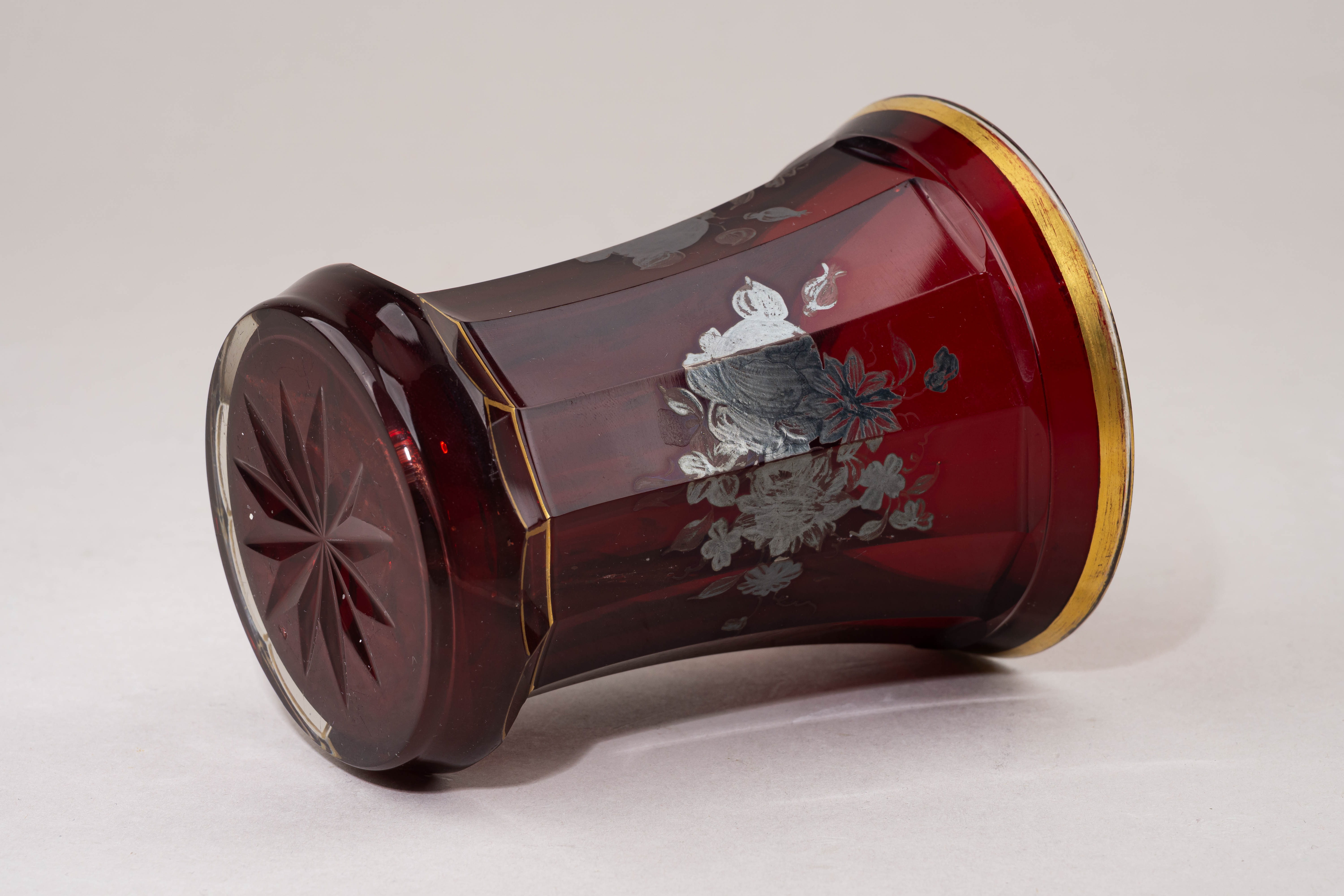 Стакан стекла «медный рубин» с росписью серебром и золотом.   Россия, Никольско-Бахметевский завод предположительно, середина XIX века.