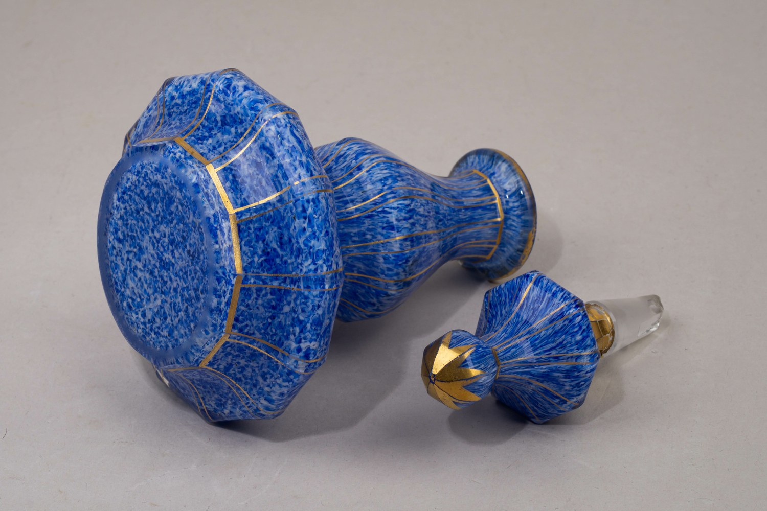 (Бахметевы) Флакон «Лазурит». 
Россия, Николо-Пестровский завод Бахметевых, 1860-е годы.