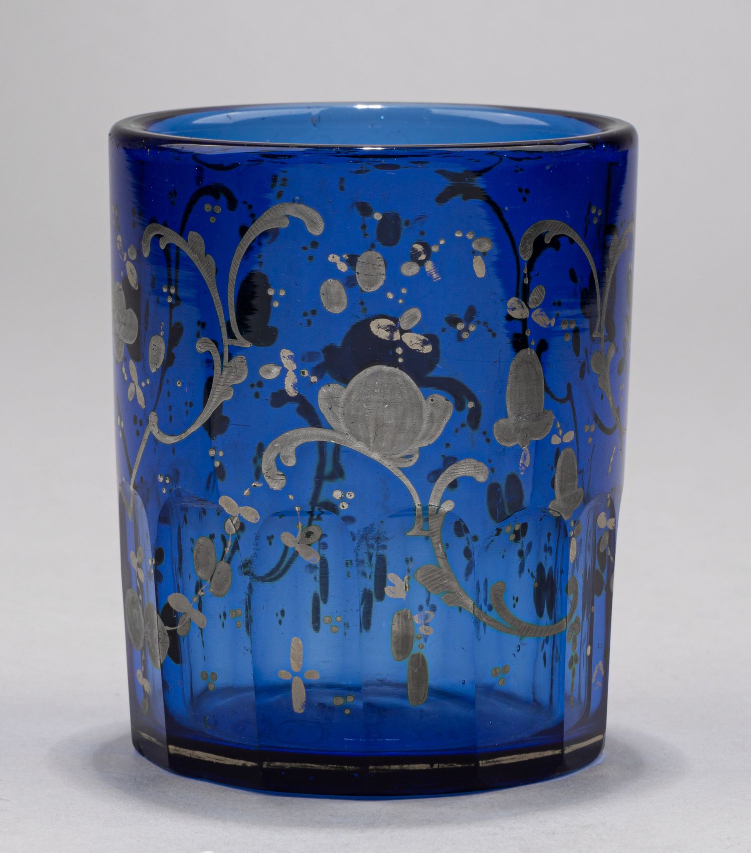 Стакан кобальтового стекла с росписью золотом и серебром.  Россия, 1830–1840-е годы.