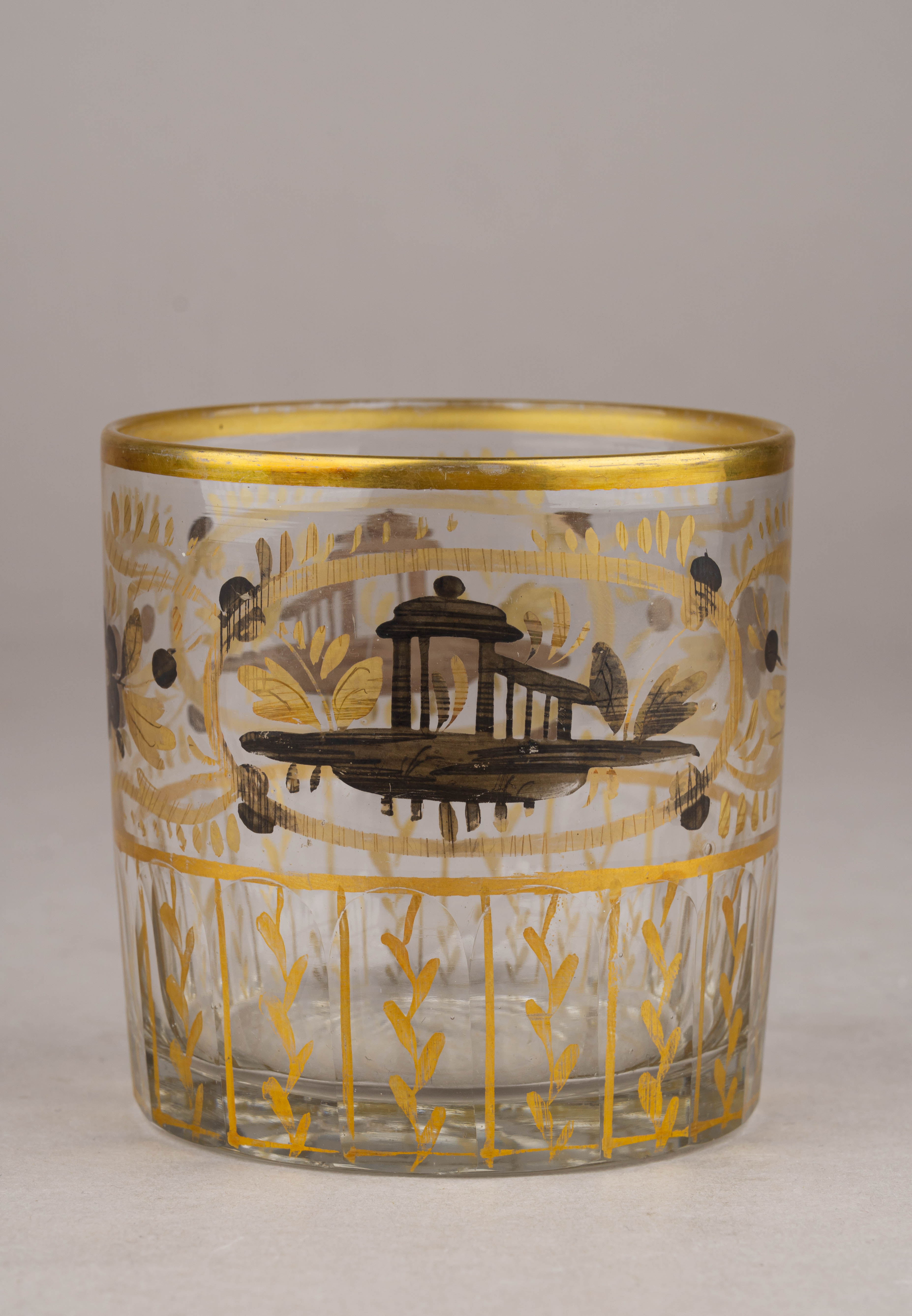 (ИСЗ) Стакан с изображением архитектуры с золотом и серебром. 
Россия, Императорский стеклянный завод, 1830-е годы.