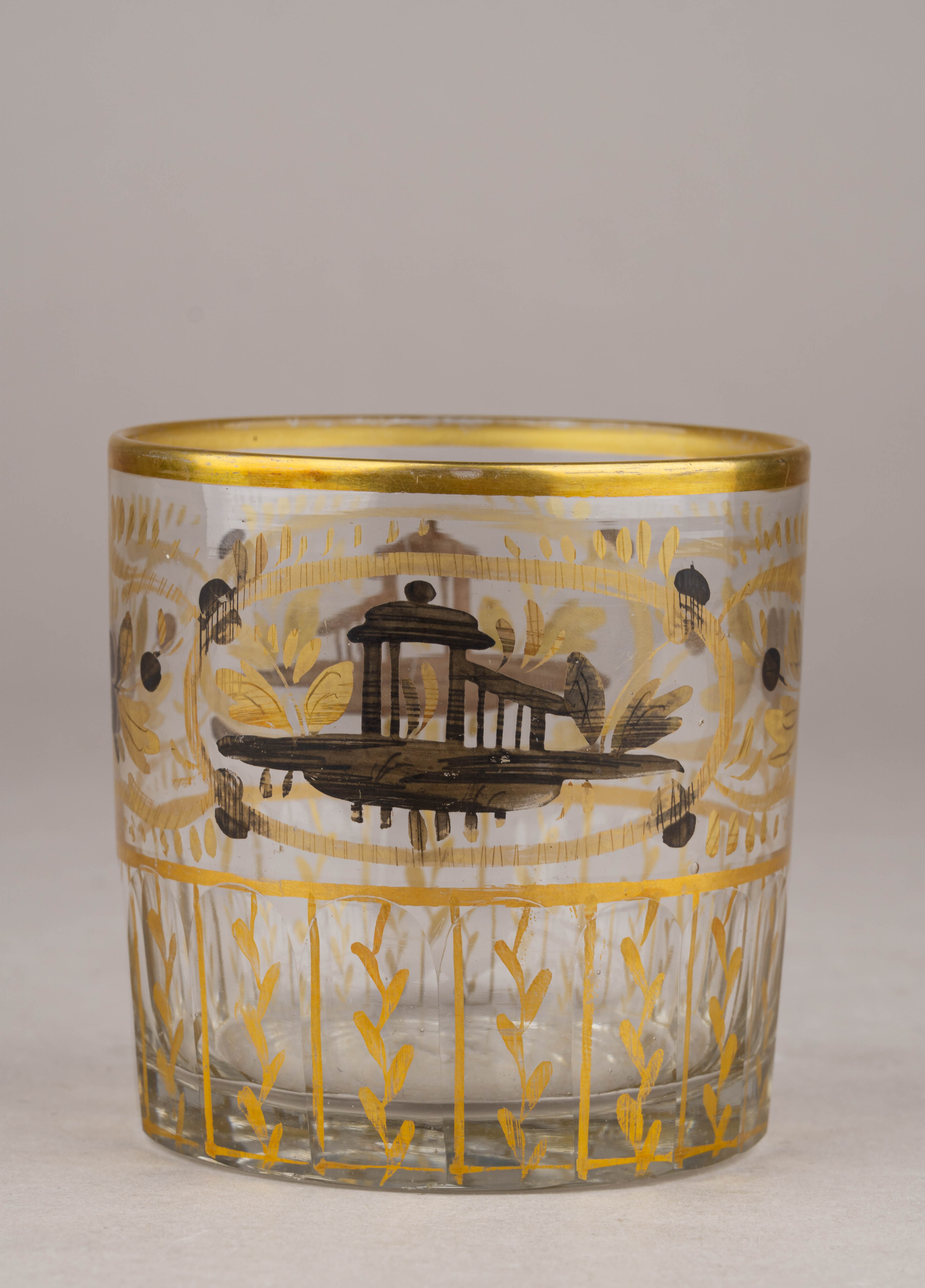 (ИСЗ) Стакан с изображением архитектуры с золотом и серебром. 
Россия, Императорский стеклянный завод, 1830-е годы.