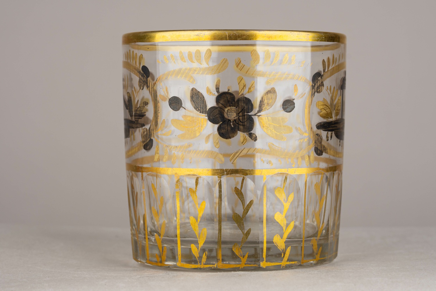 (ИСЗ) Стакан с изображением архитектуры с золотом и серебром. 
Россия, Императорский стеклянный завод, 1830-е годы.