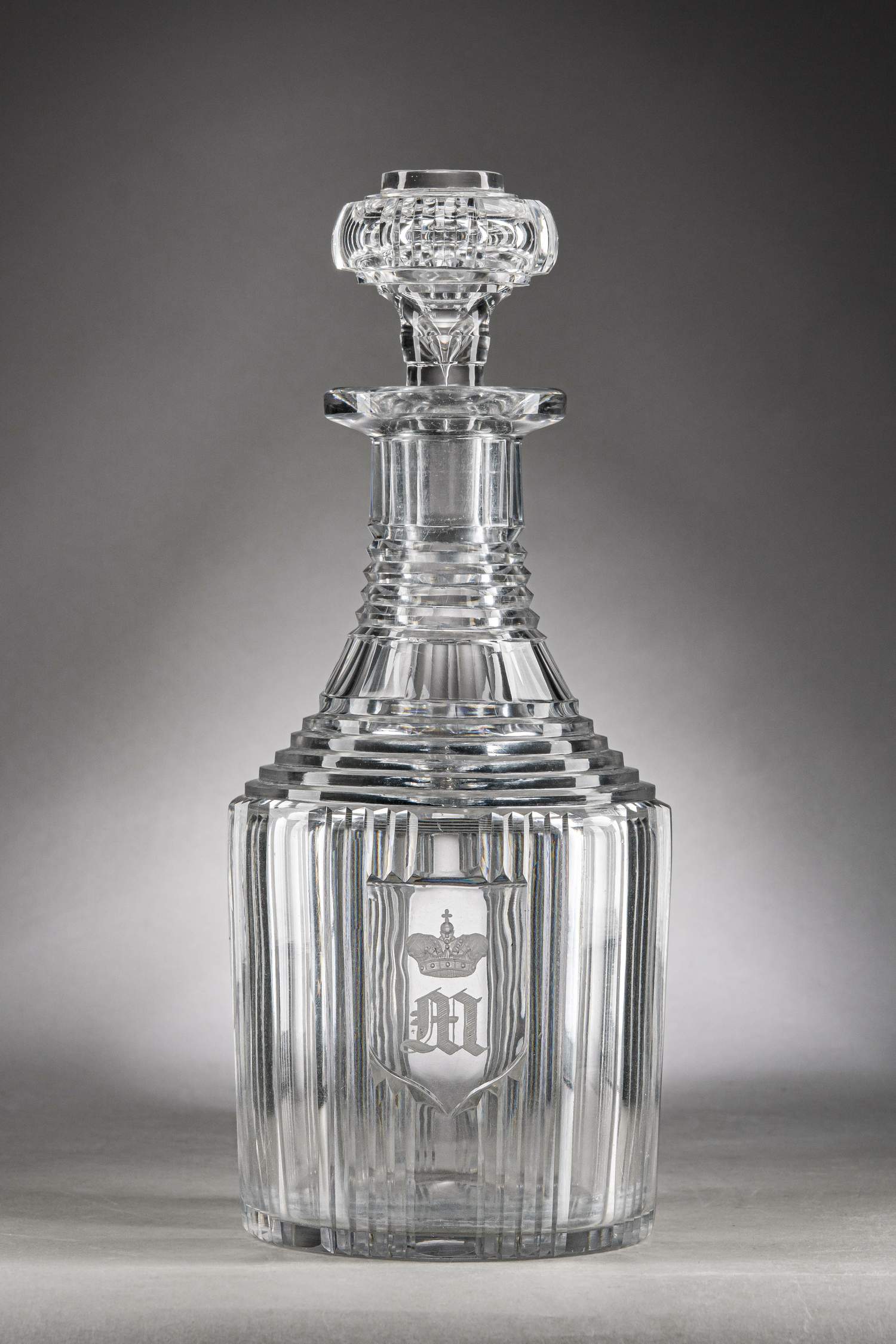 (Императорский Стеклянный завод). Графин с вензелем старшей дочери императора Николая Великой княжны Марии Николаевны. 
Россия, Императорский стеклянный завод, третья четверть XIX века.