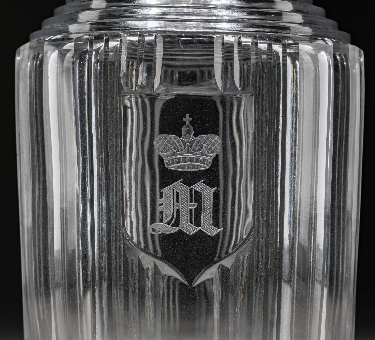 (Императорский Стеклянный завод). Графин с вензелем старшей дочери императора Николая Великой княжны Марии Николаевны. 
Россия, Императорский стеклянный завод, третья четверть XIX века.