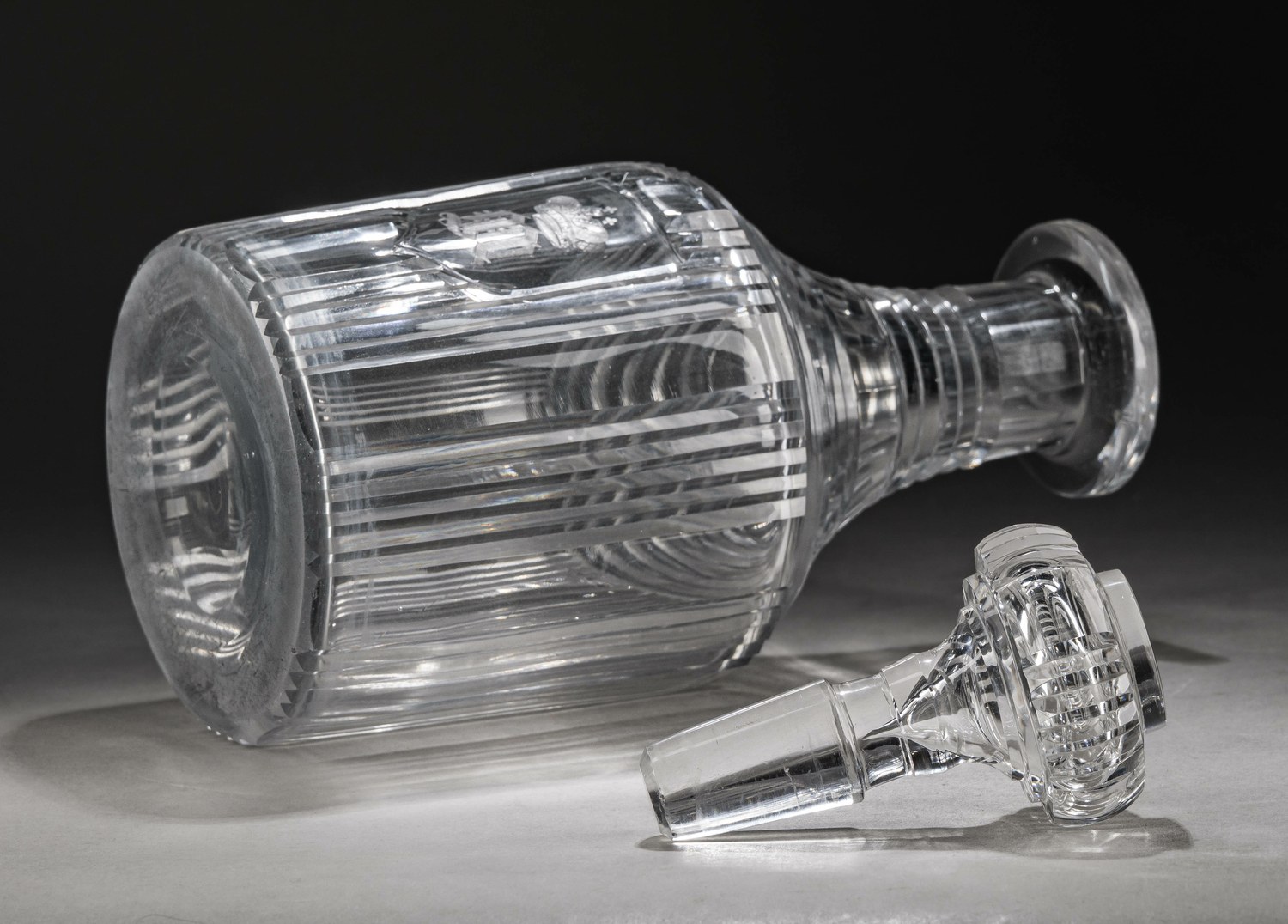 (Императорский Стеклянный завод). Графин с вензелем старшей дочери императора Николая Великой княжны Марии Николаевны. 
Россия, Императорский стеклянный завод, третья четверть XIX века.