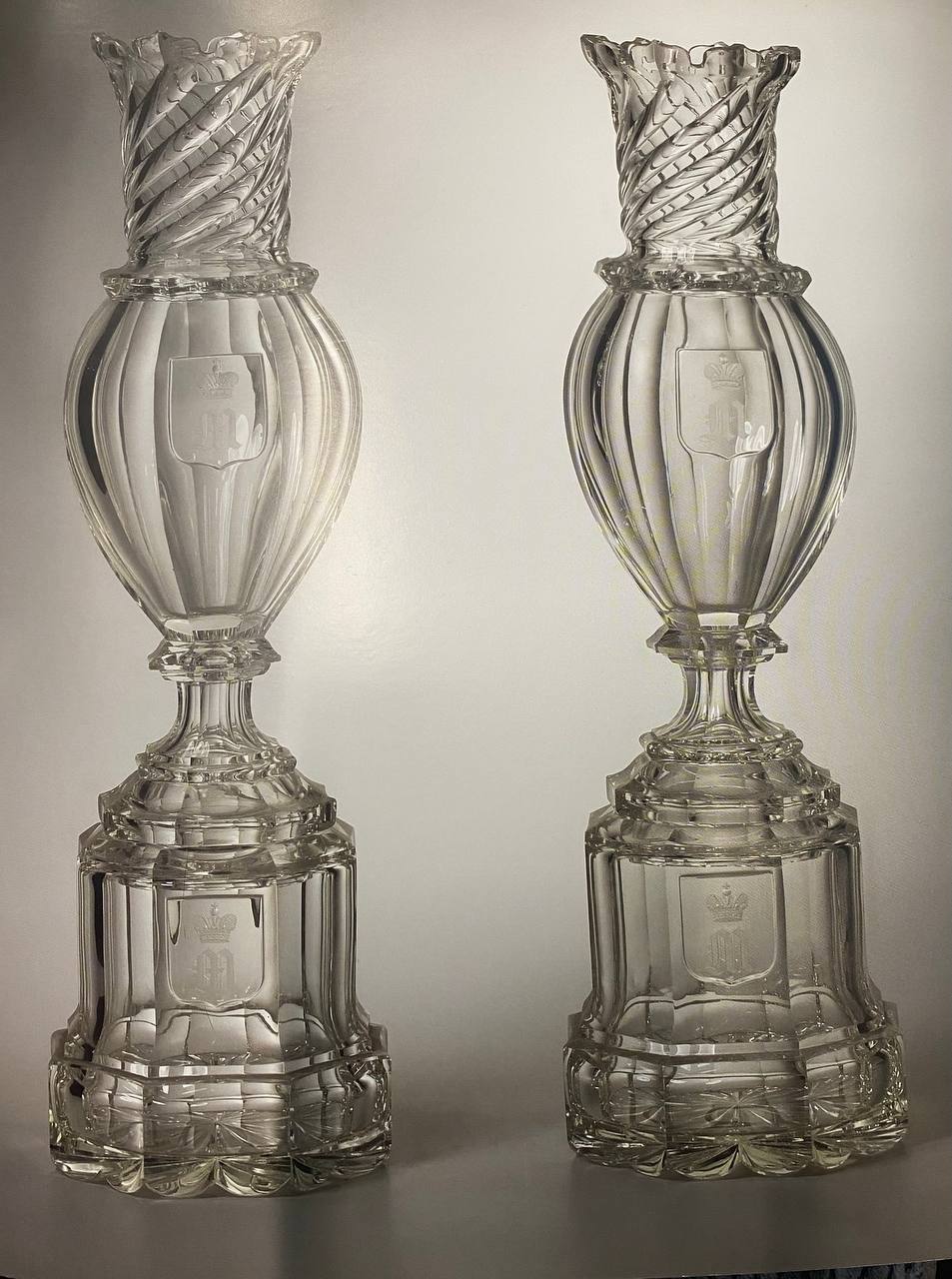 (Императорский Стеклянный завод). Графин с вензелем старшей дочери императора Николая Великой княжны Марии Николаевны. 
Россия, Императорский стеклянный завод, третья четверть XIX века.