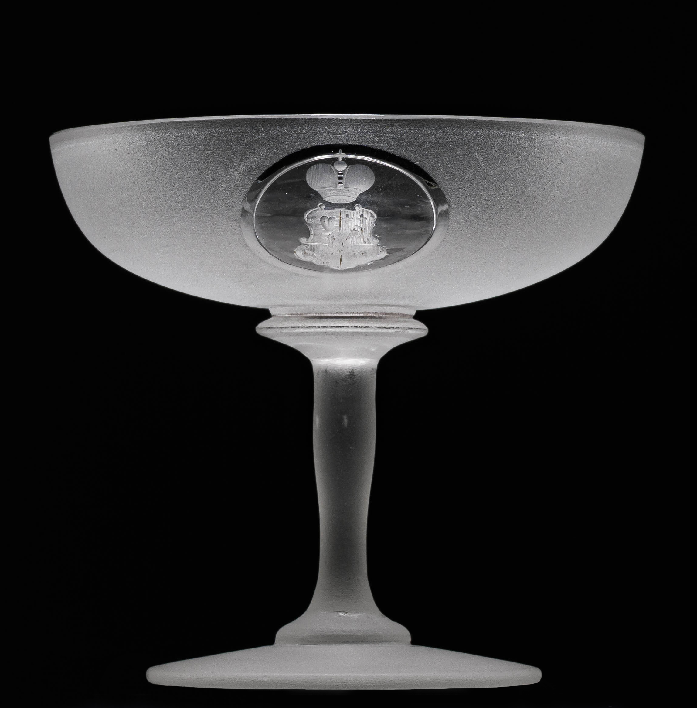 (Князь Кочубей) Фужер с гербом рода князей Кочубеев.
Россия,  вторая треть XIX века.