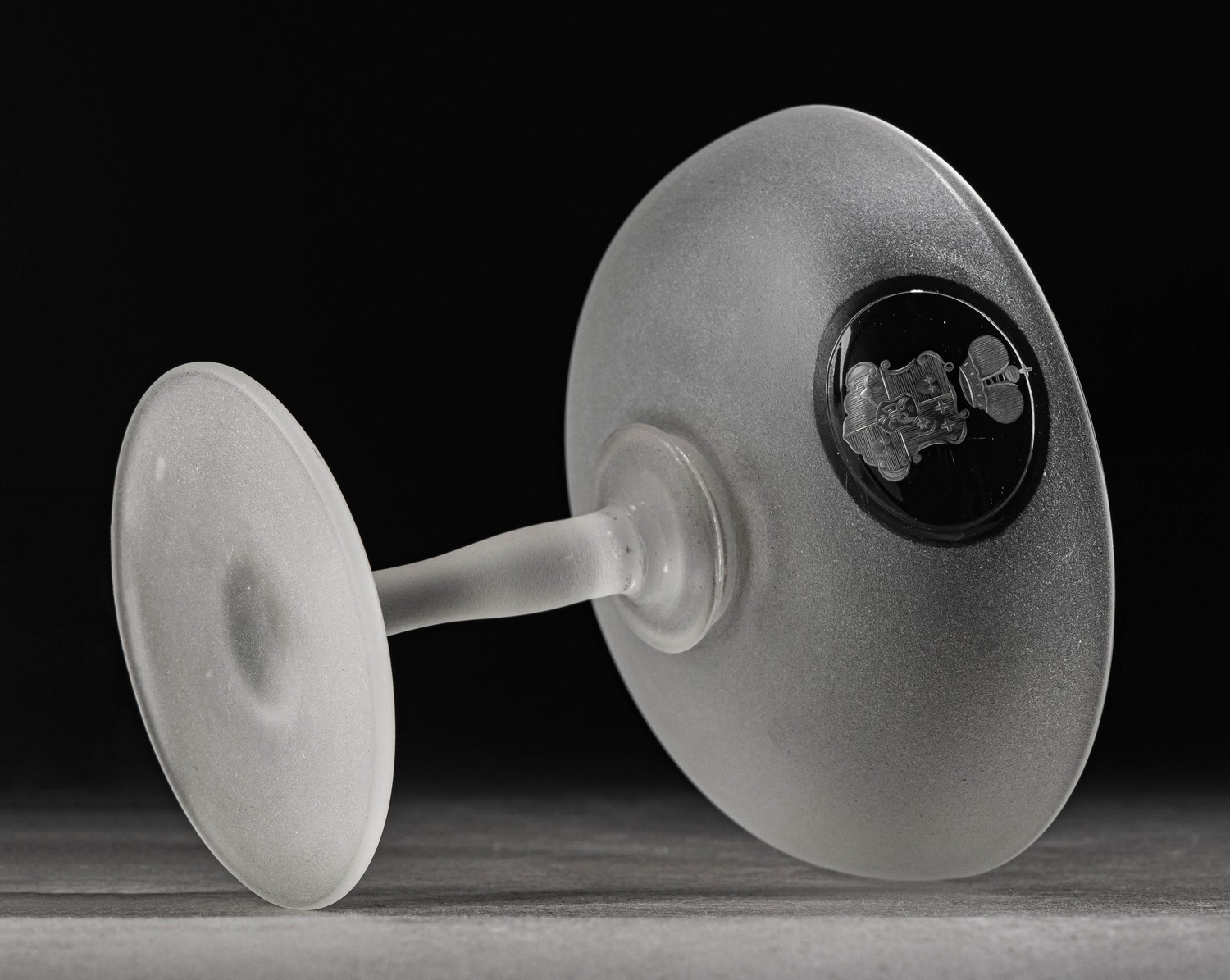 (Князь Кочубей) Фужер с гербом рода князей Кочубеев.
Россия,  вторая треть XIX века.