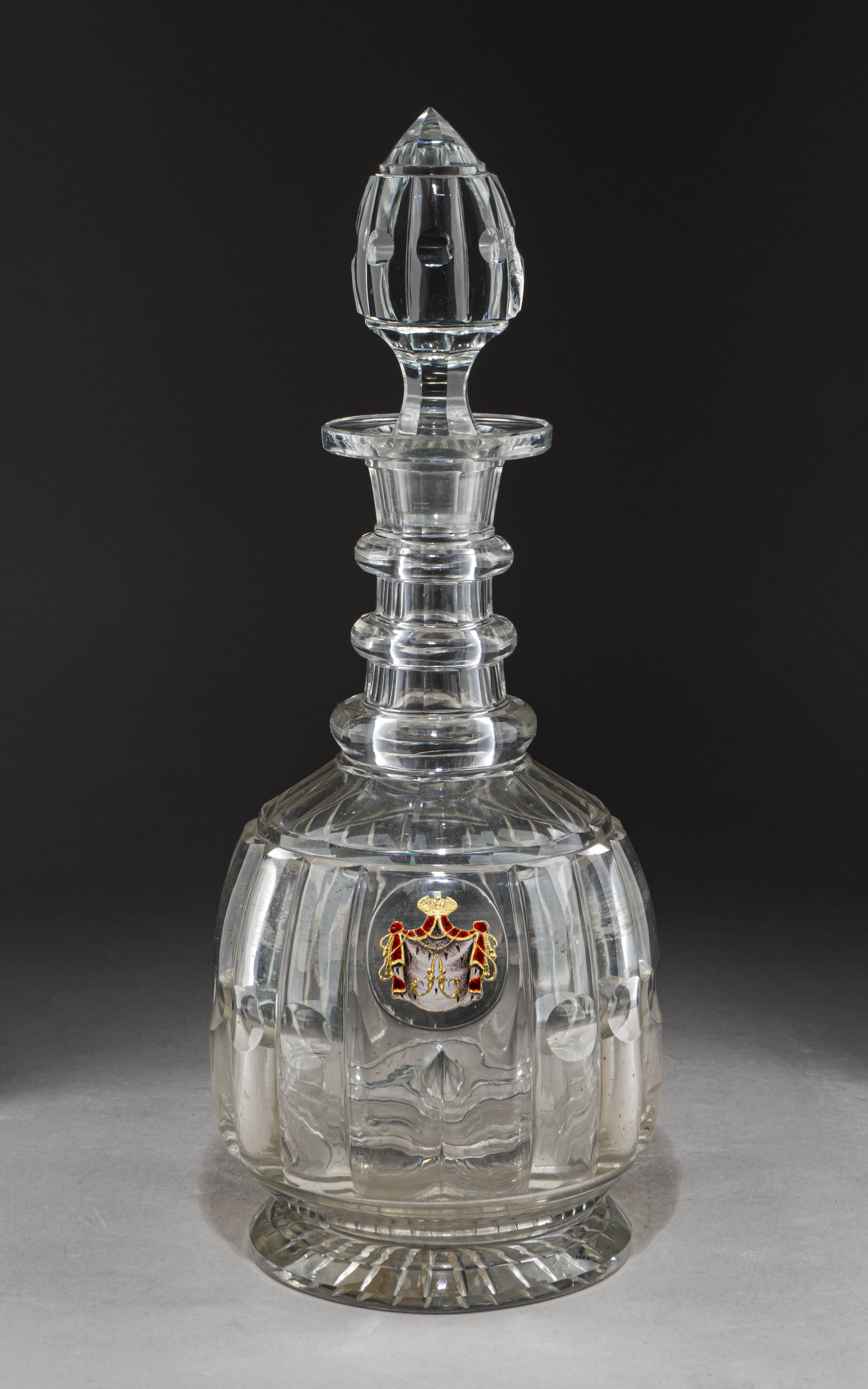 (ИСЗ) Большой графин из «Банкетного» сервиза цесаревича Александра Николаевича (будущего императора Александра II)
Россия, Императорский стеклянный завод, 1841–1850 годы.