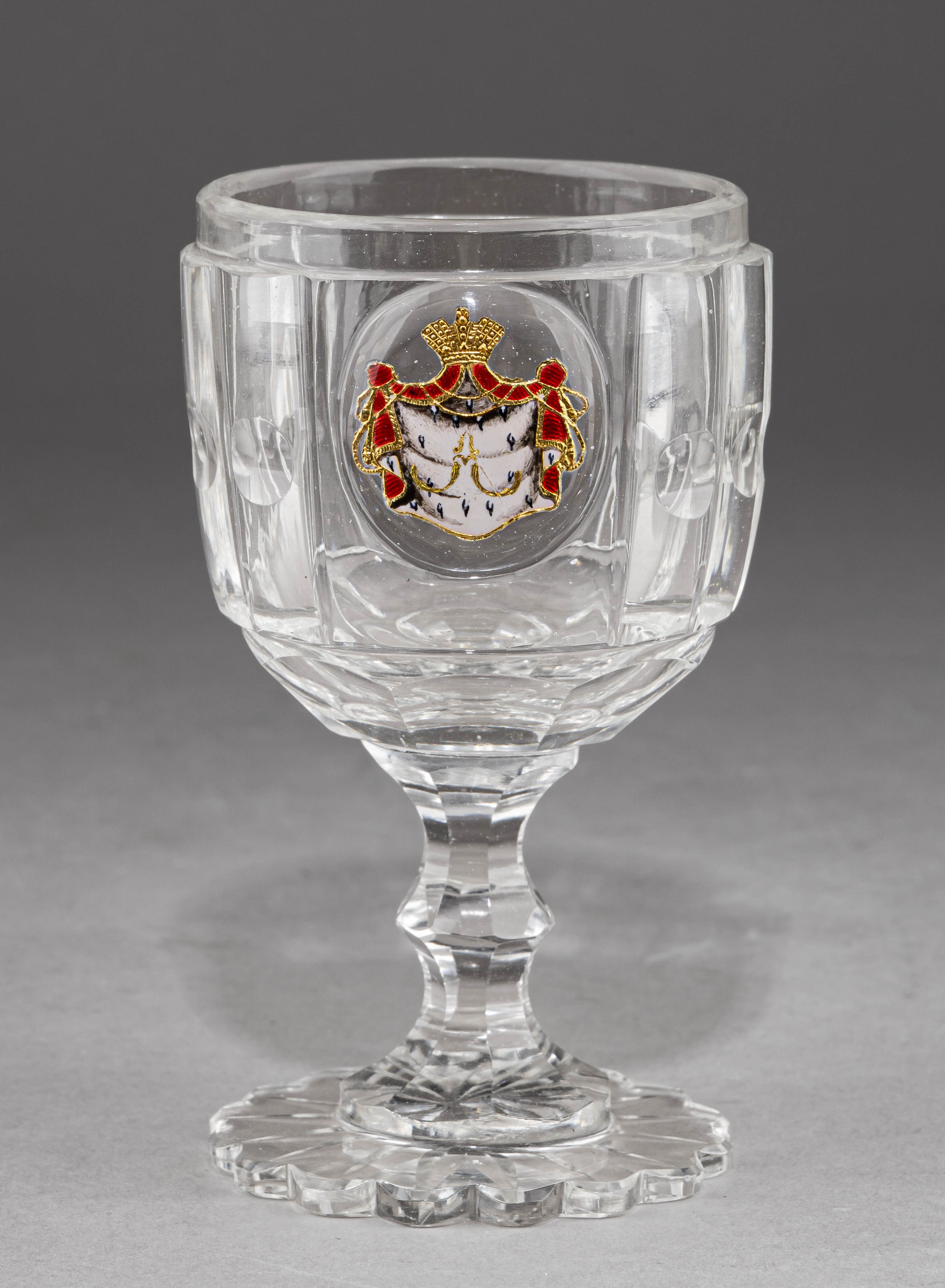 (ИСЗ) Бокал из «Банкетного» сервиза цесаревича Александра Николаевича (будущего императора Александра II).
Россия, Императорский стеклянный завод, 1841–1850 годы.