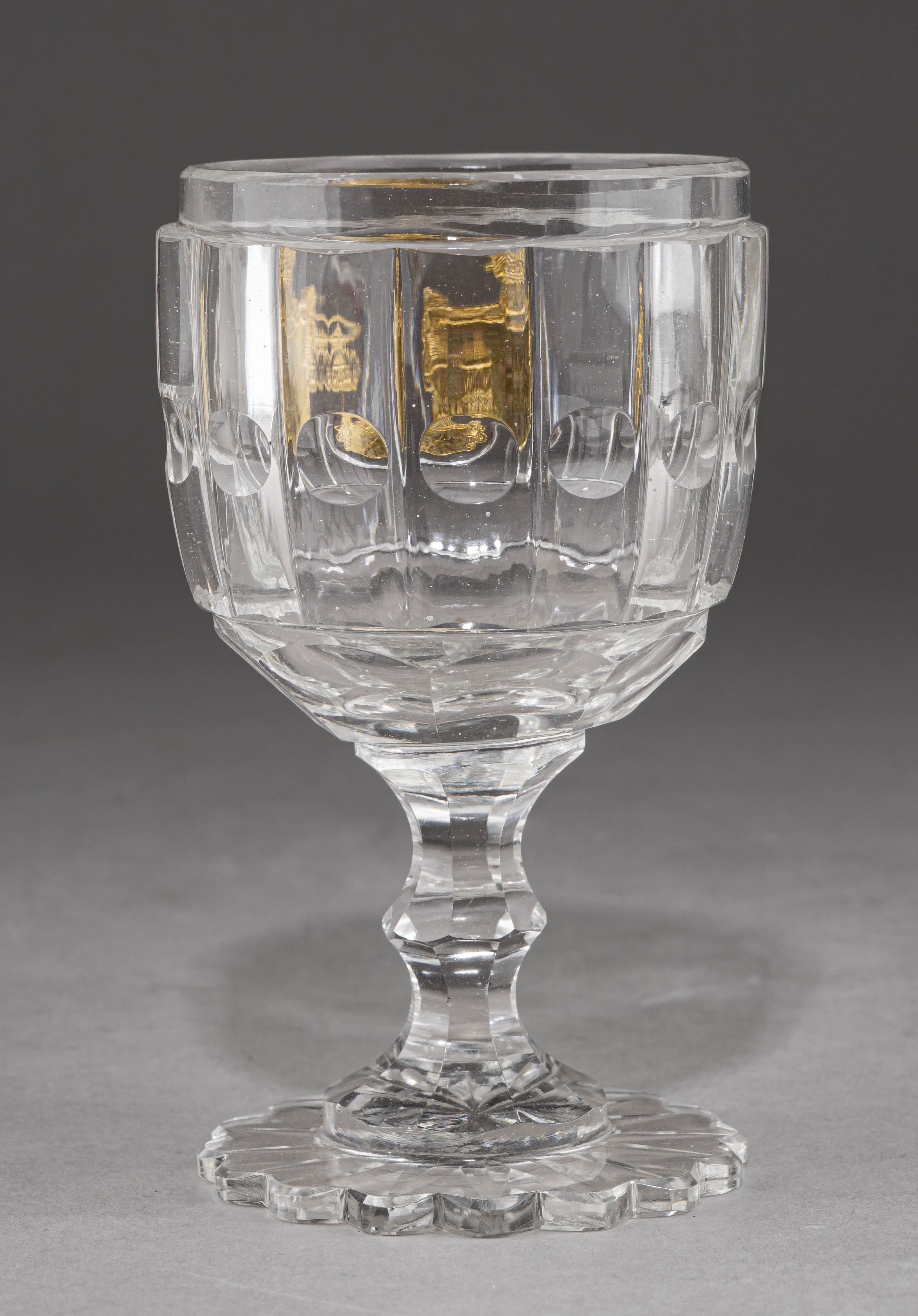 (ИСЗ) Бокал из «Банкетного» сервиза цесаревича Александра Николаевича (будущего императора Александра II).
Россия, Императорский стеклянный завод, 1841–1850 годы.