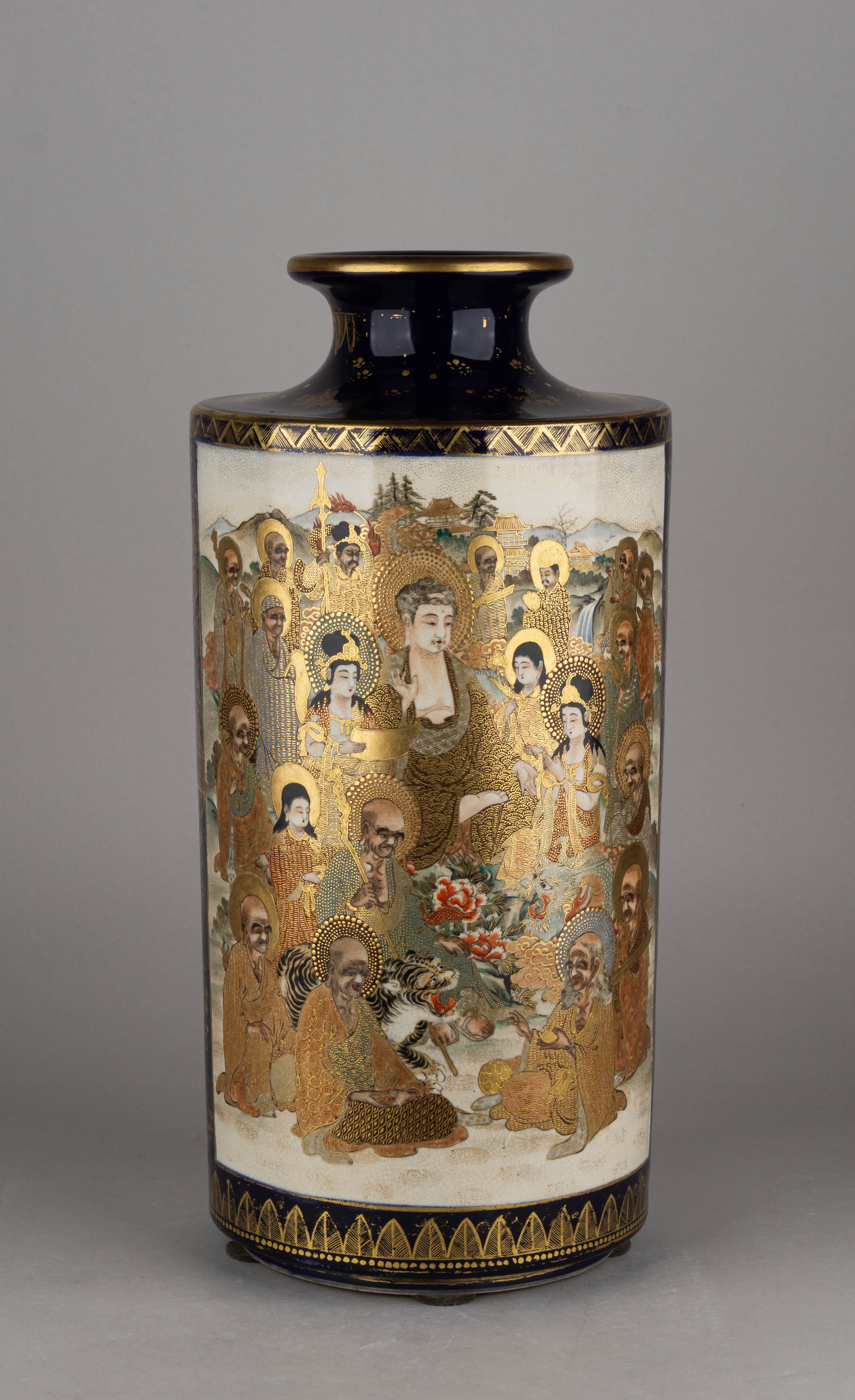 (Сацума) Ваза с изображением Будды. Япония, Сацума, период Мэйдзи, конец XIX века. (1868–1912).