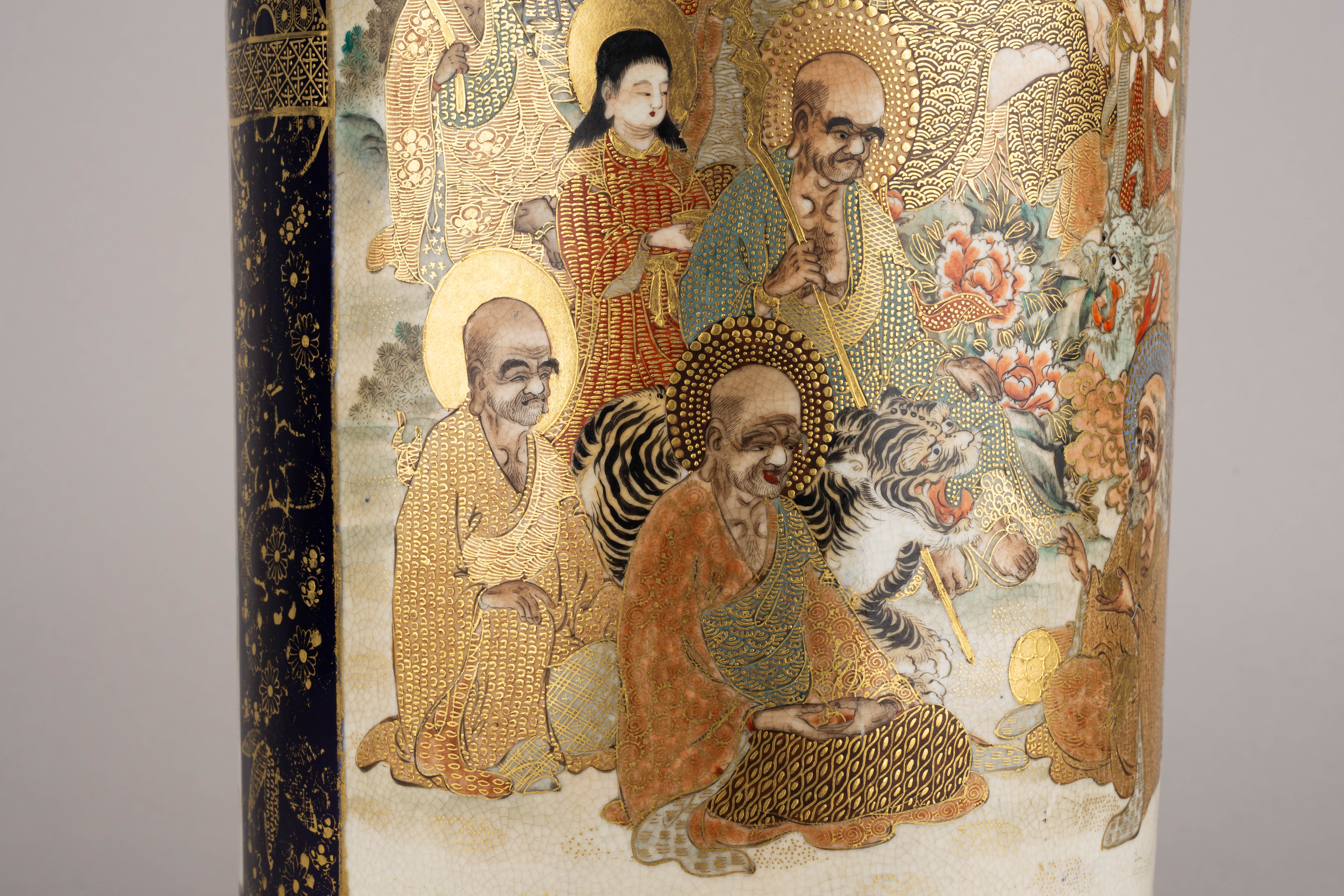 (Сацума) Ваза с изображением Будды. Япония, Сацума, период Мэйдзи, конец XIX века. (1868–1912).