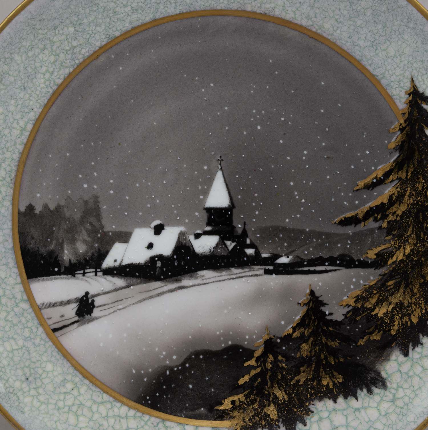 (Кузнецов) Тарелка «Рождественский пейзаж с храмом». Россия, завод Товарищества М.С. Кузнецова, начало XX века.
