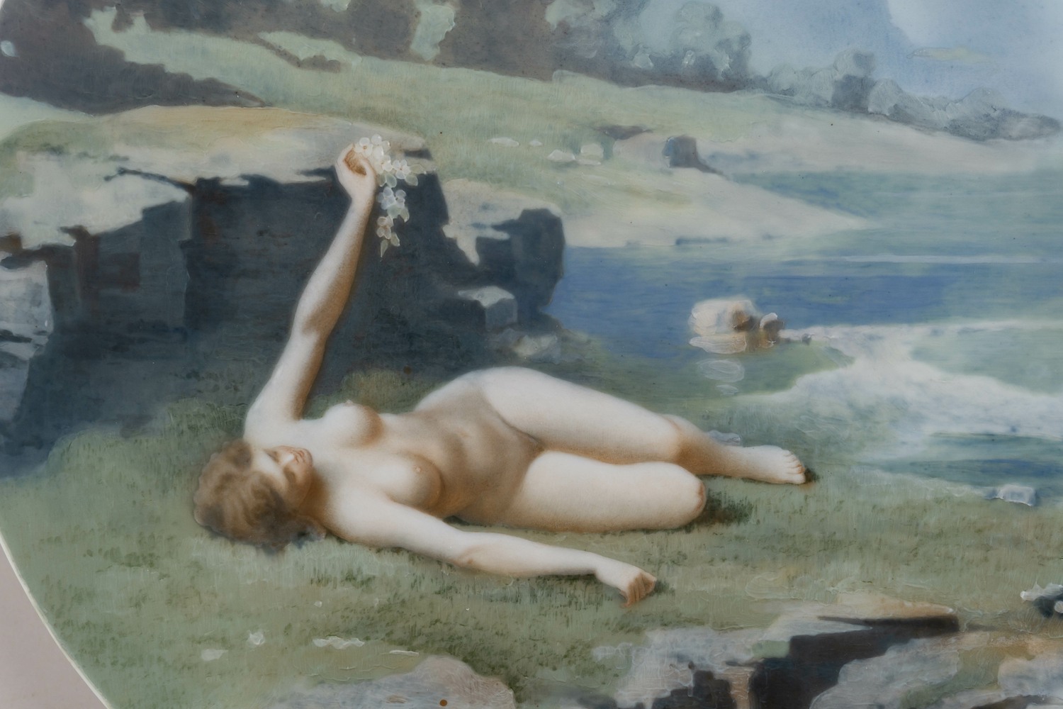 (Мейсен. Модерн) Блюдо «Пейзаж с обнаженной». Германия, Мейсенская фарфоровая мануфактура, 1880-1890 годы.