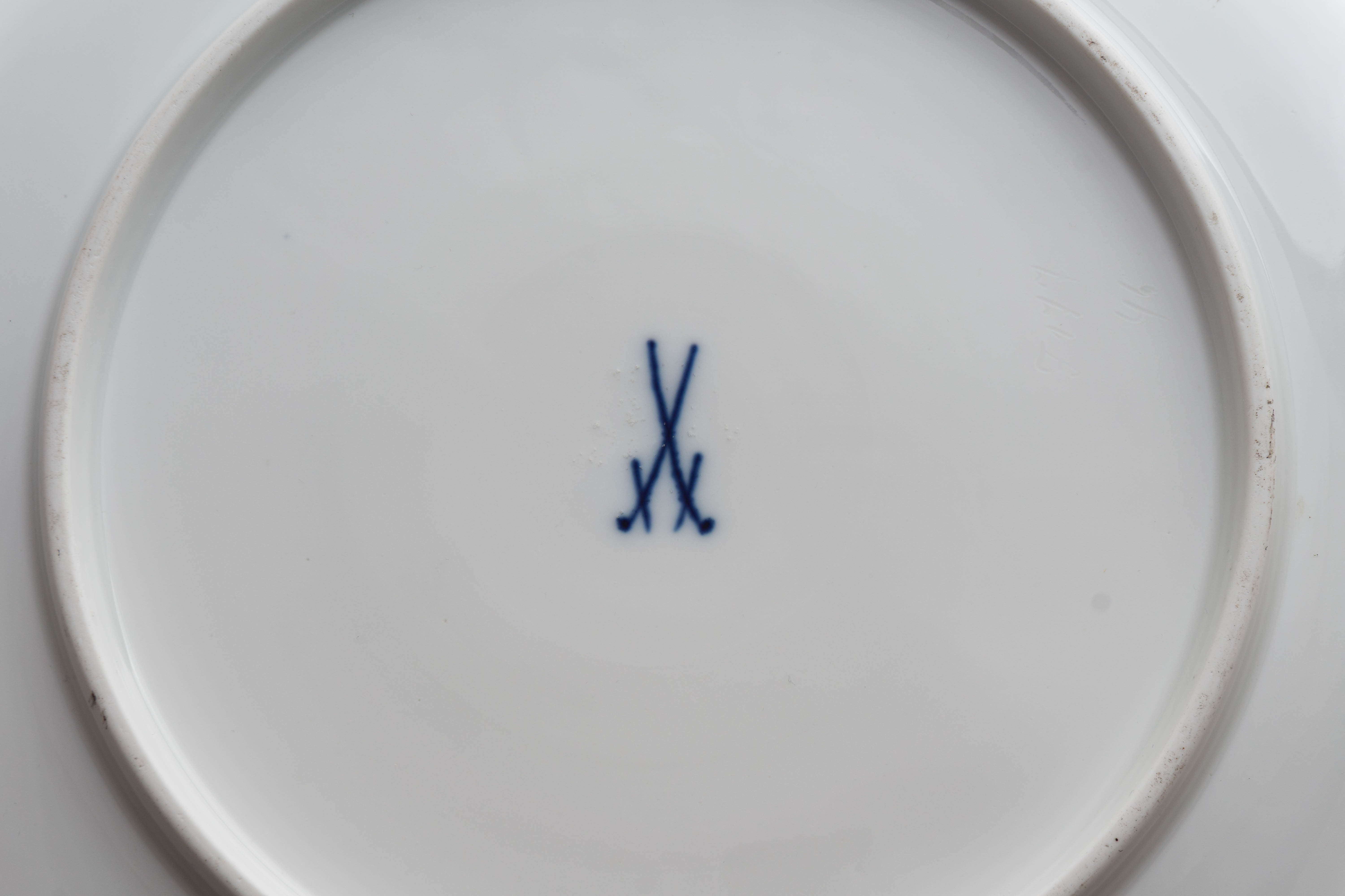 (Мейсен. Модерн) Блюдо «Пейзаж с обнаженной». Германия, Мейсенская фарфоровая мануфактура, 1880-1890 годы.