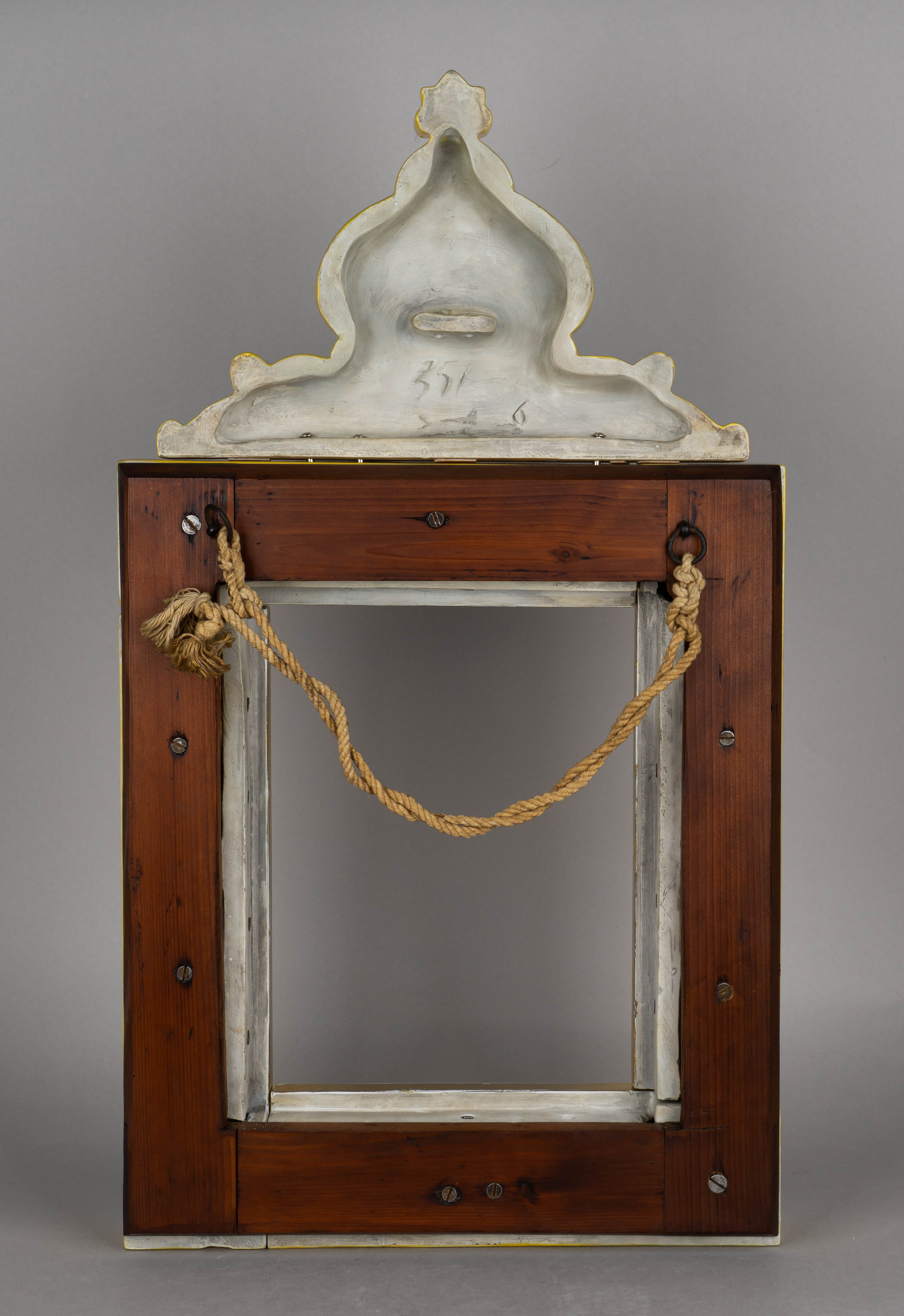 (Кузнецов) Киотная рама в русском стиле. Россия, завод «Товарищества М. С. Кузнецова» в Твери, начало XX века.