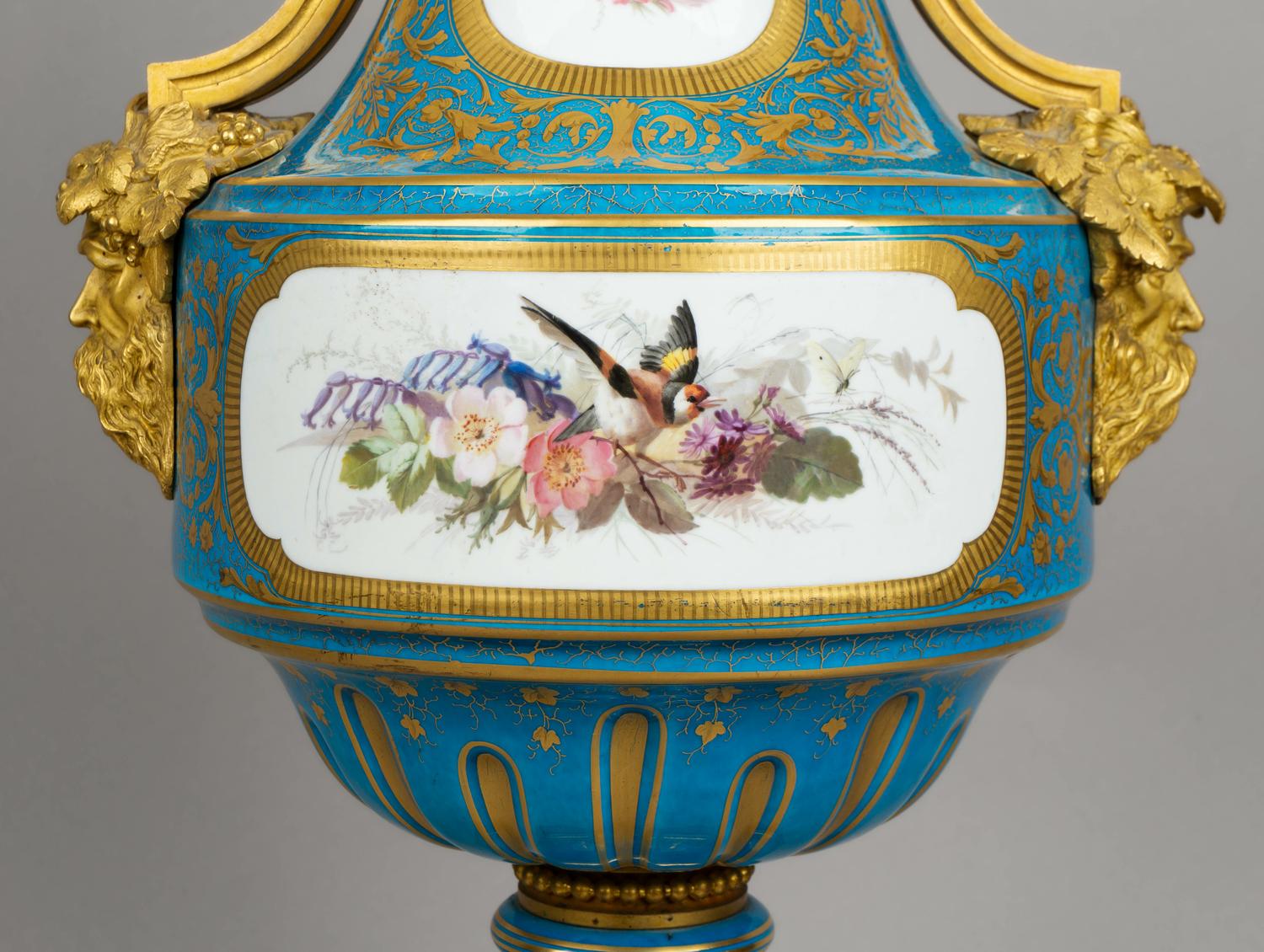 (Севр) Ваза с изображением купидонов.
Франция, Севр, бронза- Париж, А. Шлоссмахер, вторая половина XIX века.