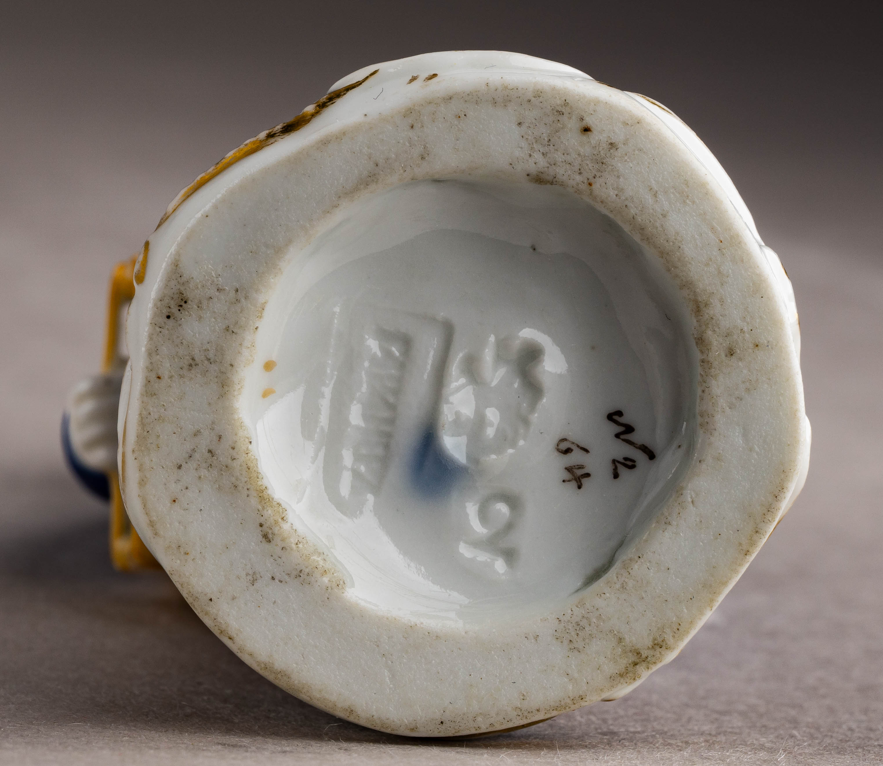 (Гарднер. Волшебный фонарь) Скульптура «Стекольщик». Россия, Завод Гарднера, 1830-е.