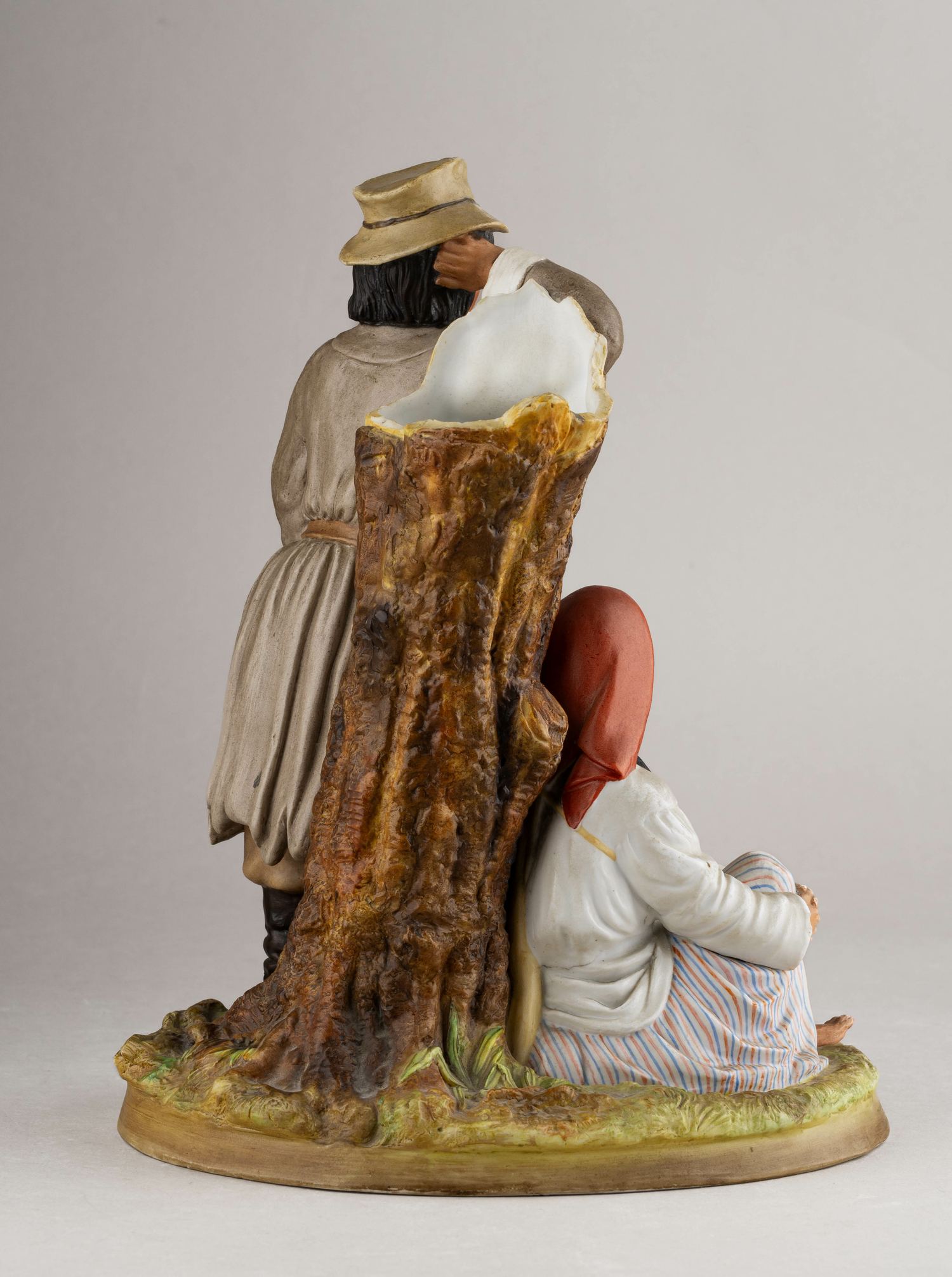 (Гарднер. Кузнецов. Народы России) Скульптура «Цыгане».  Россия,  завод Гарднера сразу после продажи  Товариществу М.С. Кузнецова, 1880-1890 годы.