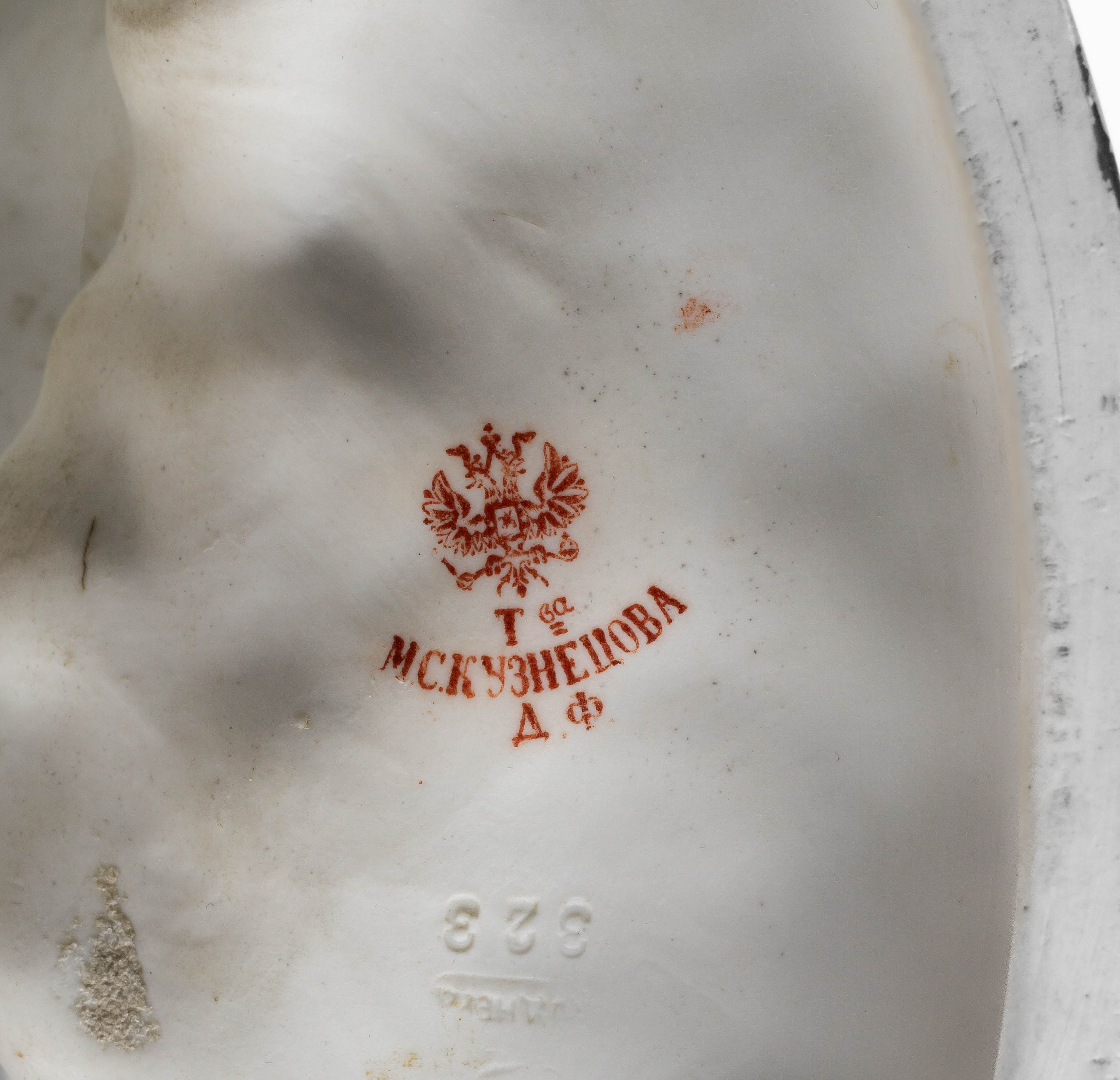 (Гарднер. Кузнецов. Народы России) Скульптура «Цыгане».  Россия,  завод Гарднера сразу после продажи  Товариществу М.С. Кузнецова, 1880-1890 годы.