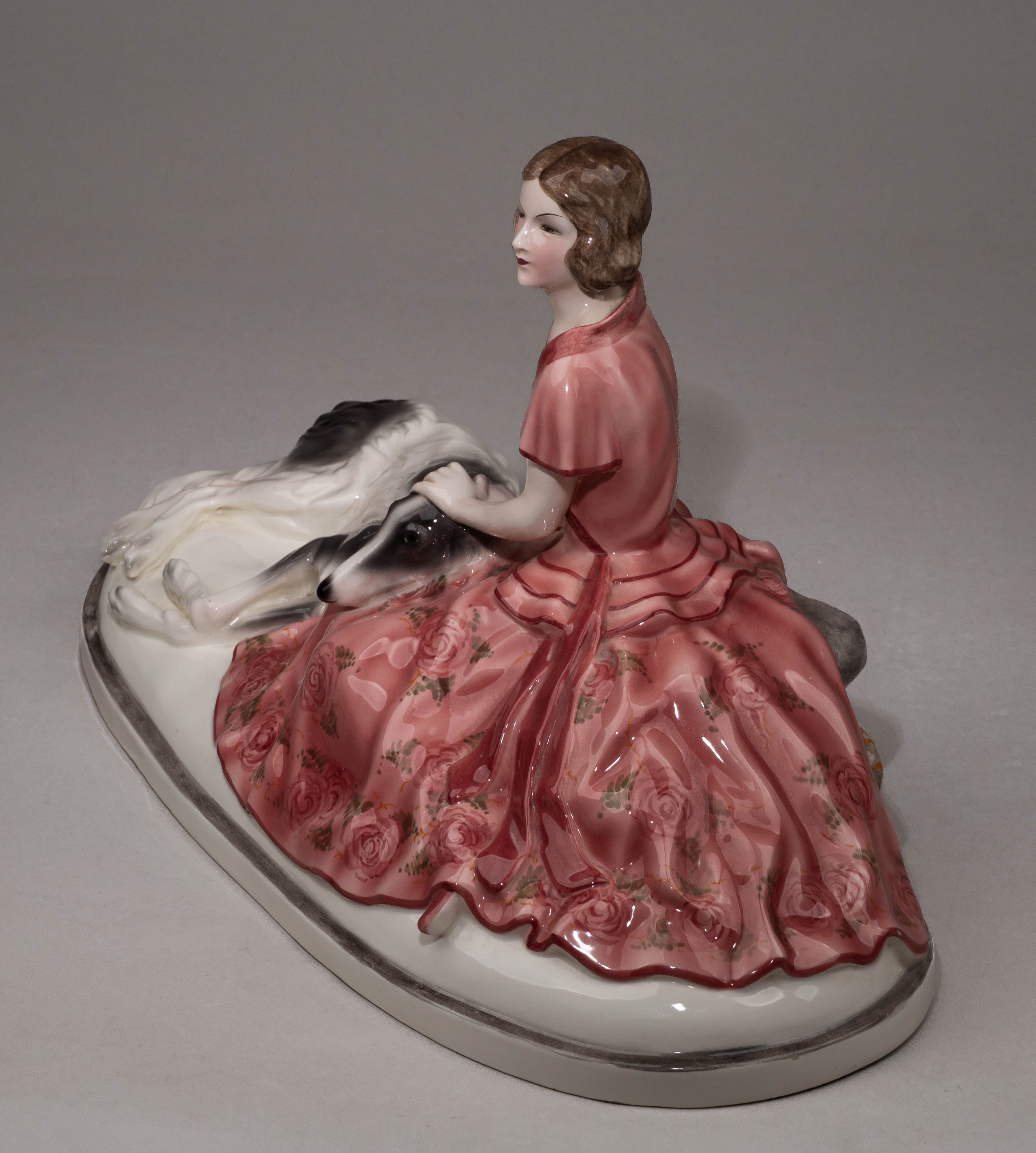 (Ар-деко. Гольдшайдер) Скульптура «Девушка с борзой». Австрия, Вена, фабрика Гольдшайдер, автор модели Йозеф Лоренцль (модель 1932 года), 1937-1941 годы.