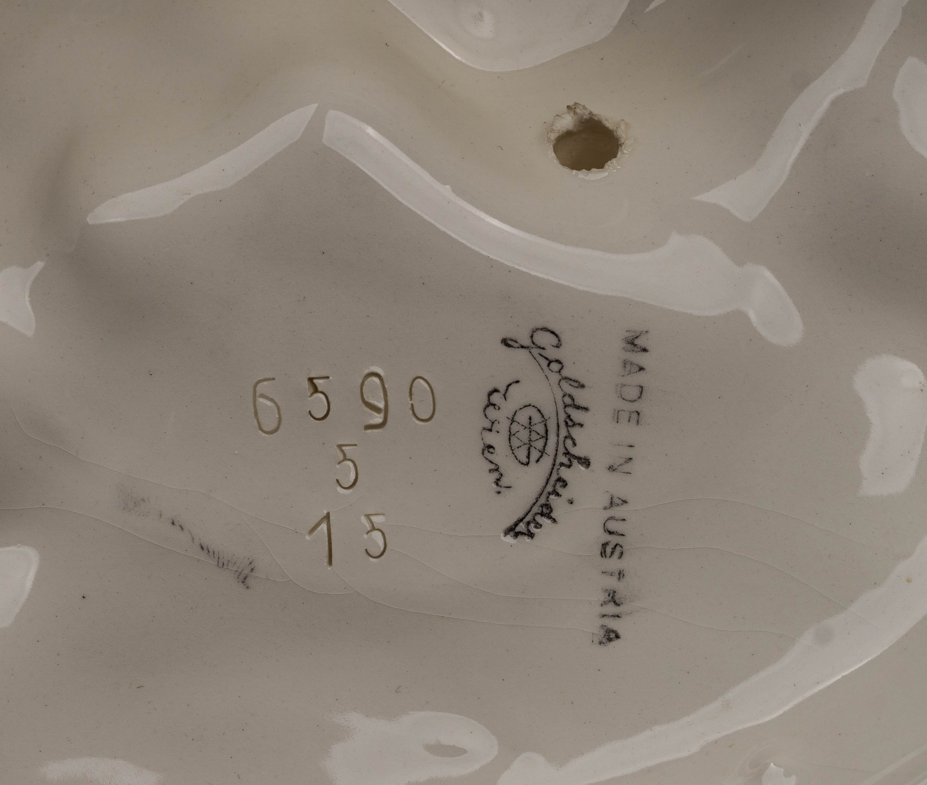 (Ар-деко. Гольдшайдер) Скульптура «Девушка с борзой». Австрия, Вена, фабрика Гольдшайдер, автор модели Йозеф Лоренцль (модель 1932 года), 1937-1941 годы.