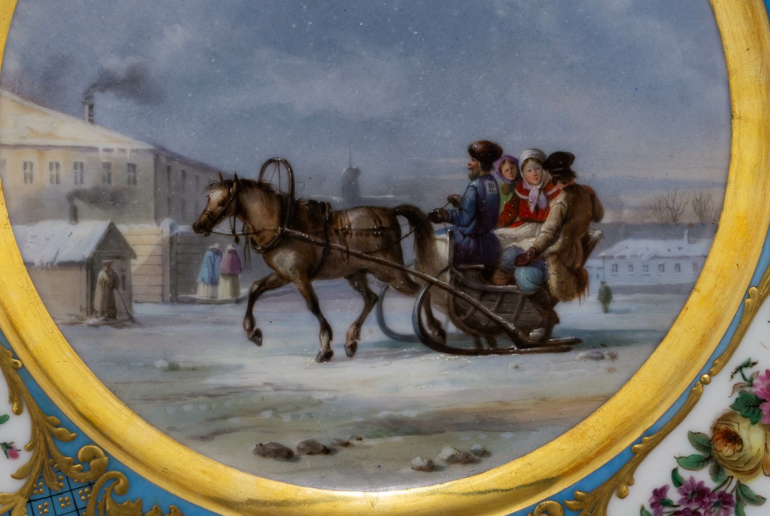 (По заказу русской аристократии) Тарелка с изображением герба дворянского рода Шишмаревых.
Франция, Ателье Фейе (живописная мастерская), первая половина XIX века.