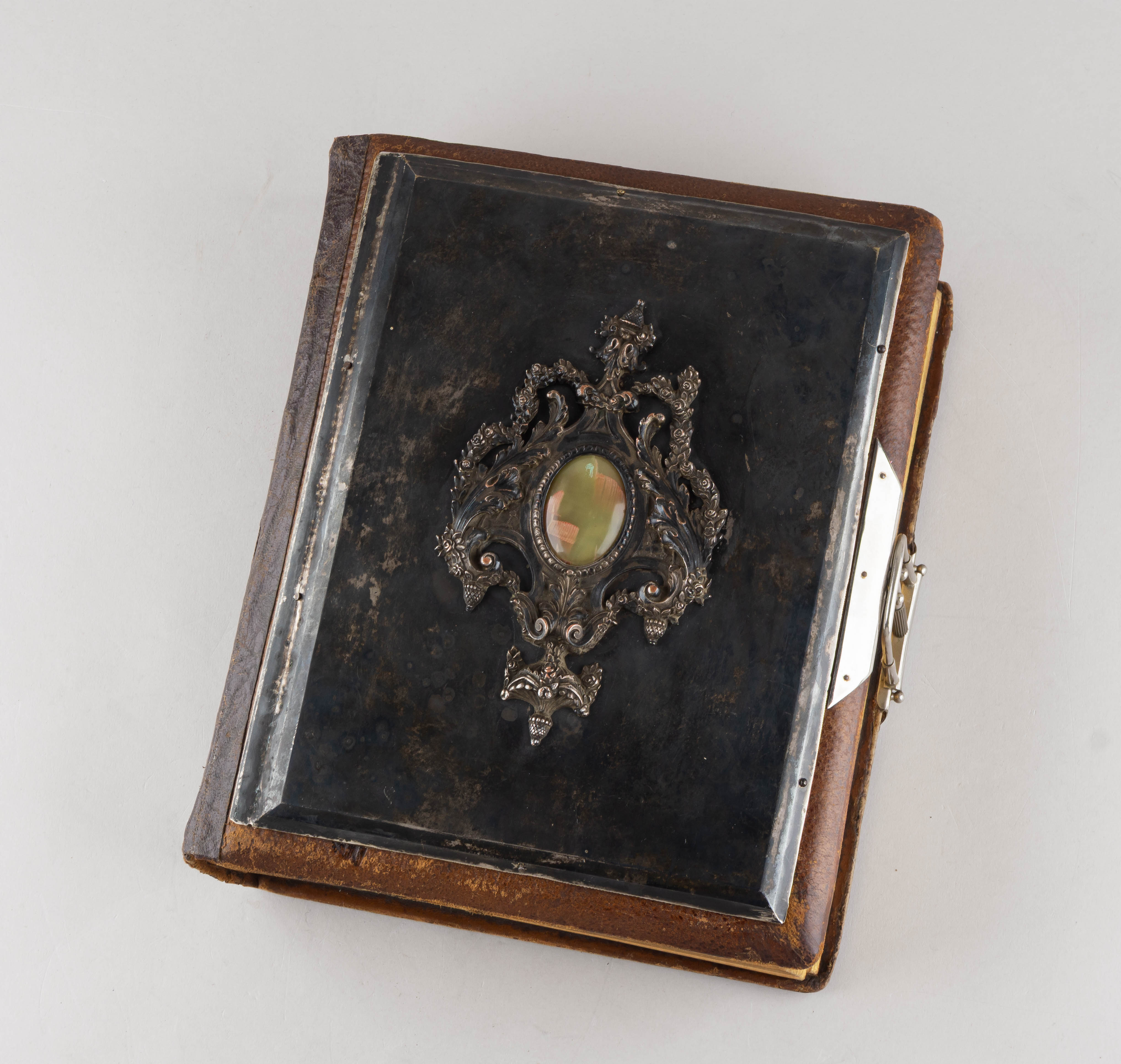 (Швейцарское качество) Массивный альбом для фотографий с картушем.  Швейцария, Женева, Сперанца, конец XIX века.