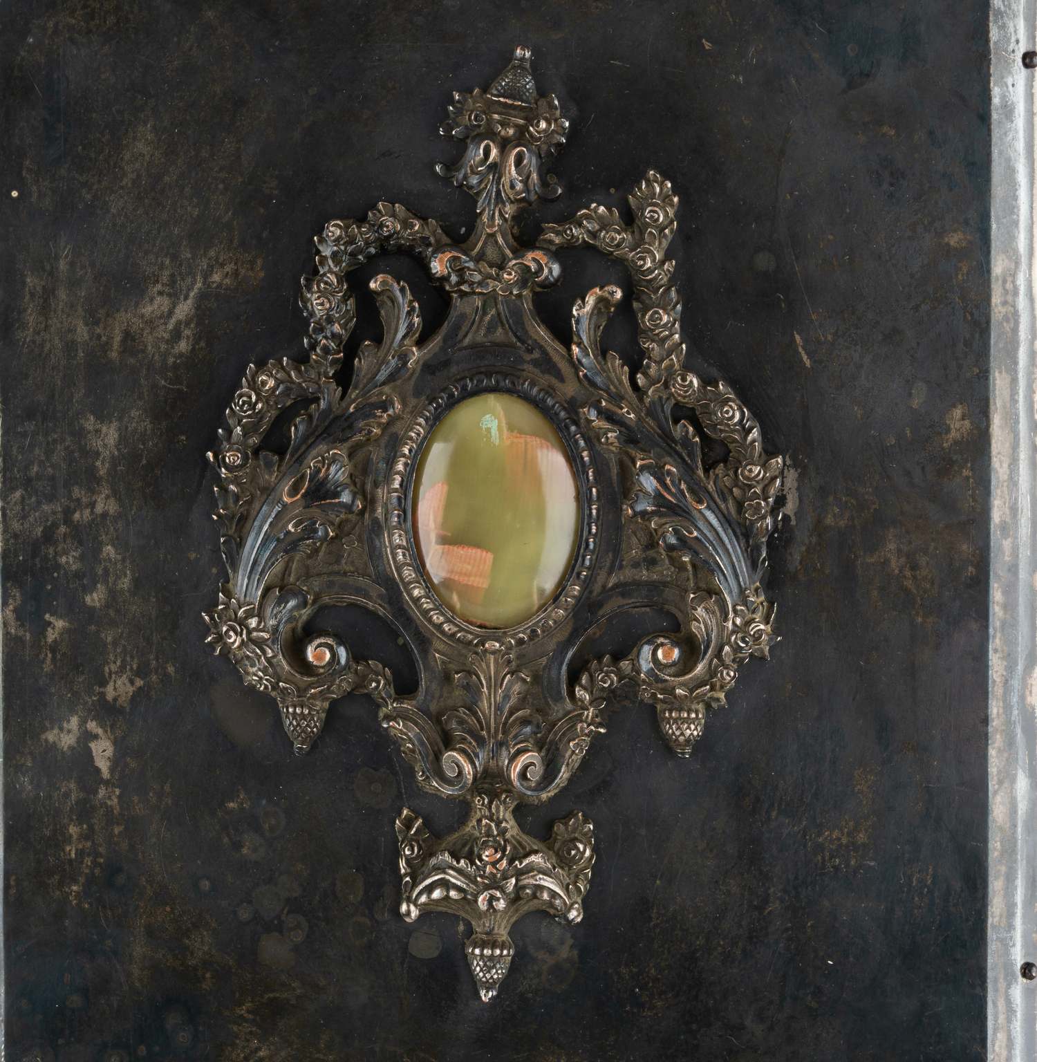 (Швейцарское качество) Массивный альбом для фотографий с картушем.  Швейцария, Женева, Сперанца, конец XIX века.