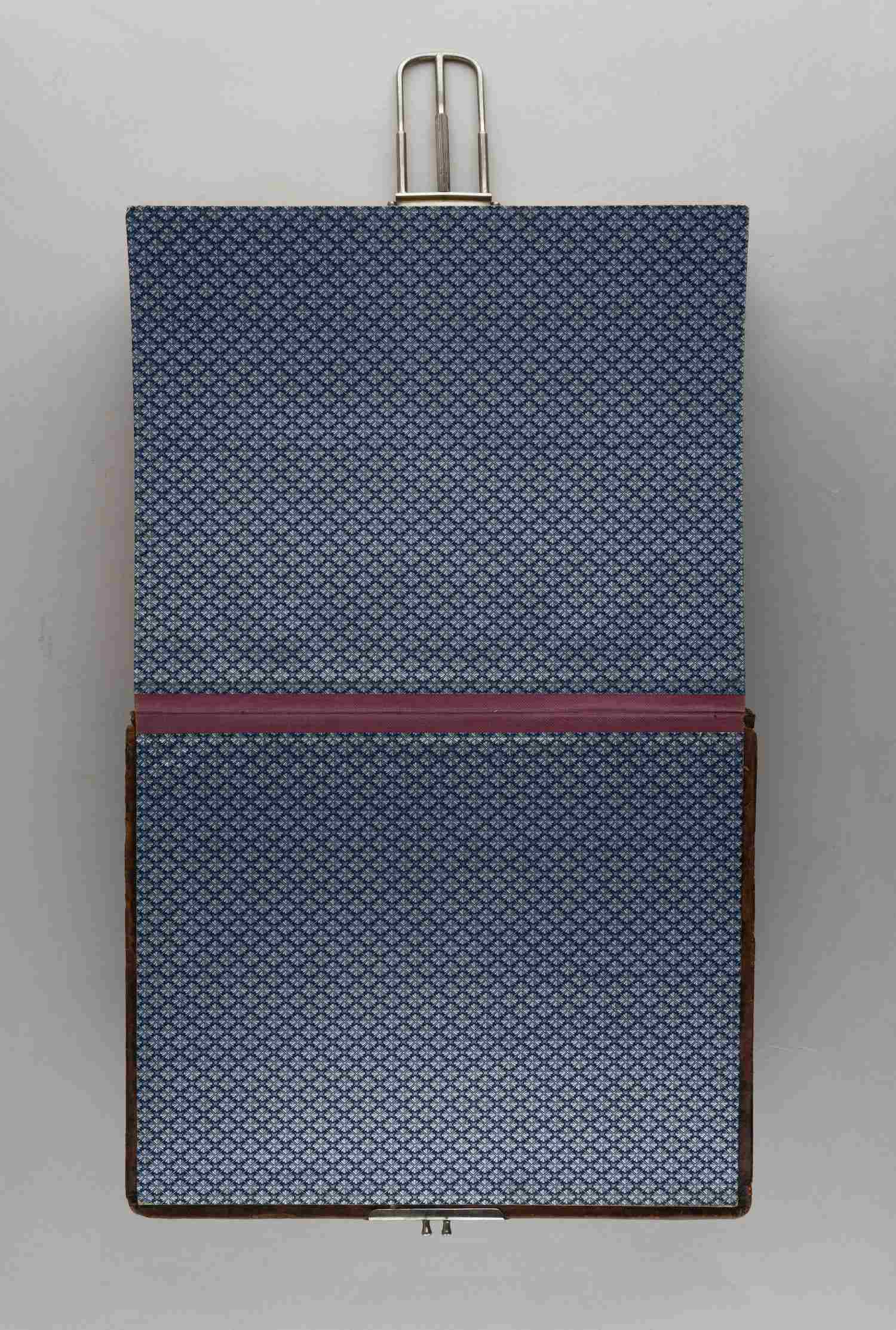 (Швейцарское качество) Массивный альбом для фотографий с картушем.  Швейцария, Женева, Сперанца, конец XIX века.