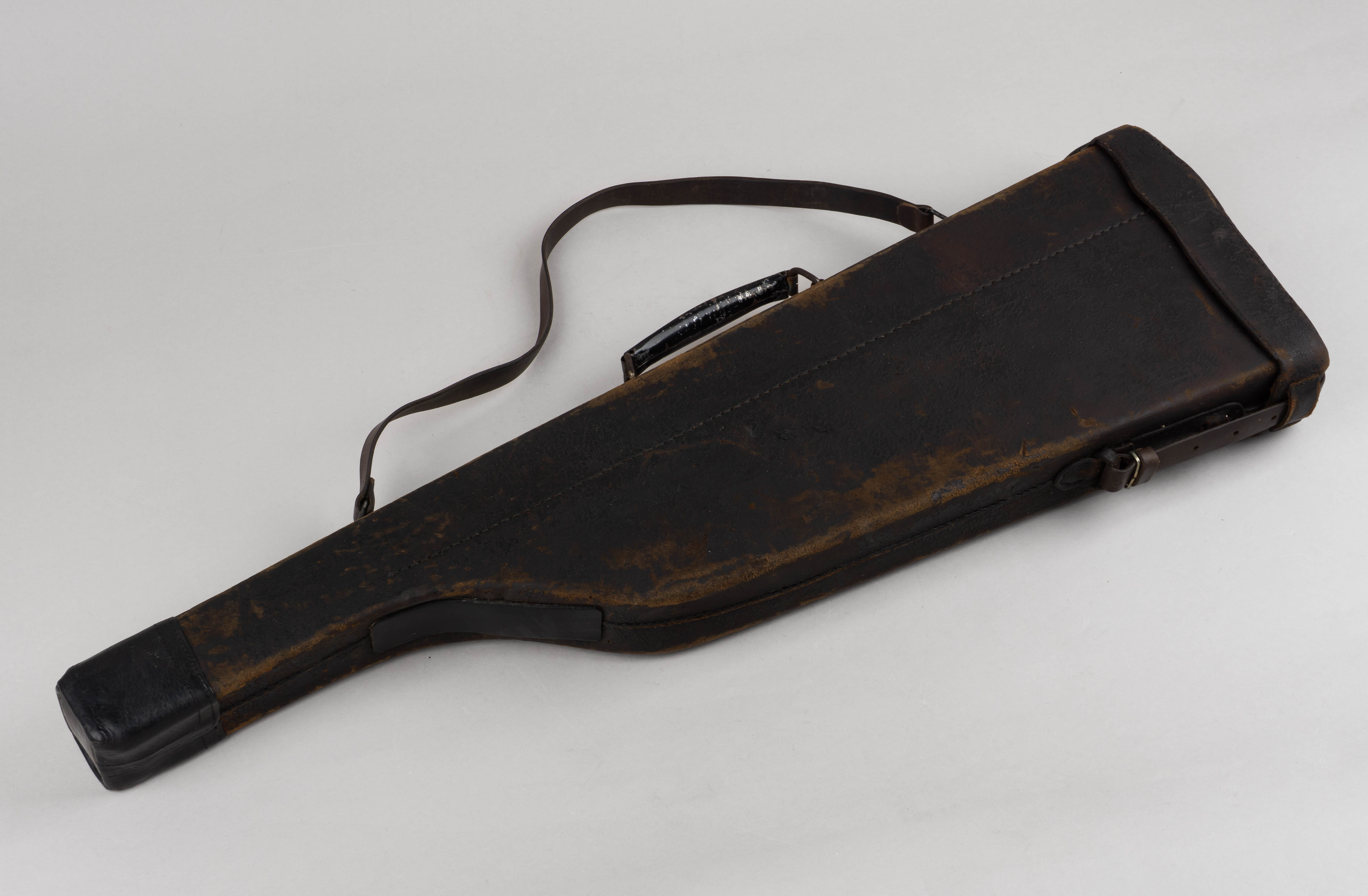 Кофр для охотничьего ружья. Россия, Санкт-Петербургское Т-во Оружейной торговли Н.Бочаговъ и С.Картушовъ, начало XX века.