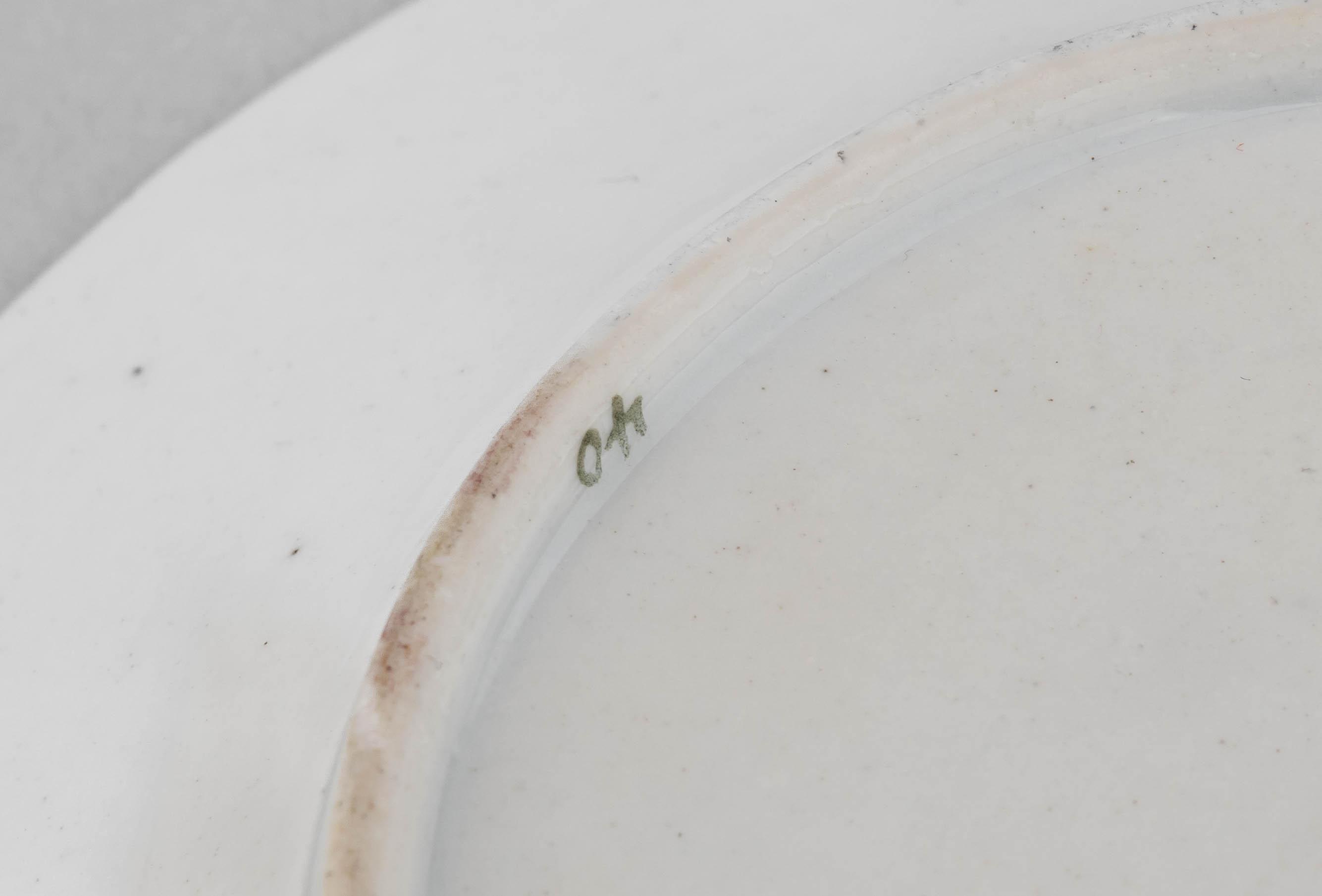 (Календарь на 1814 ) Чашка с блюдцем с изображением календаря на 1814 год (с января по июнь), солнца и луны. 
Франция, 1813 год.