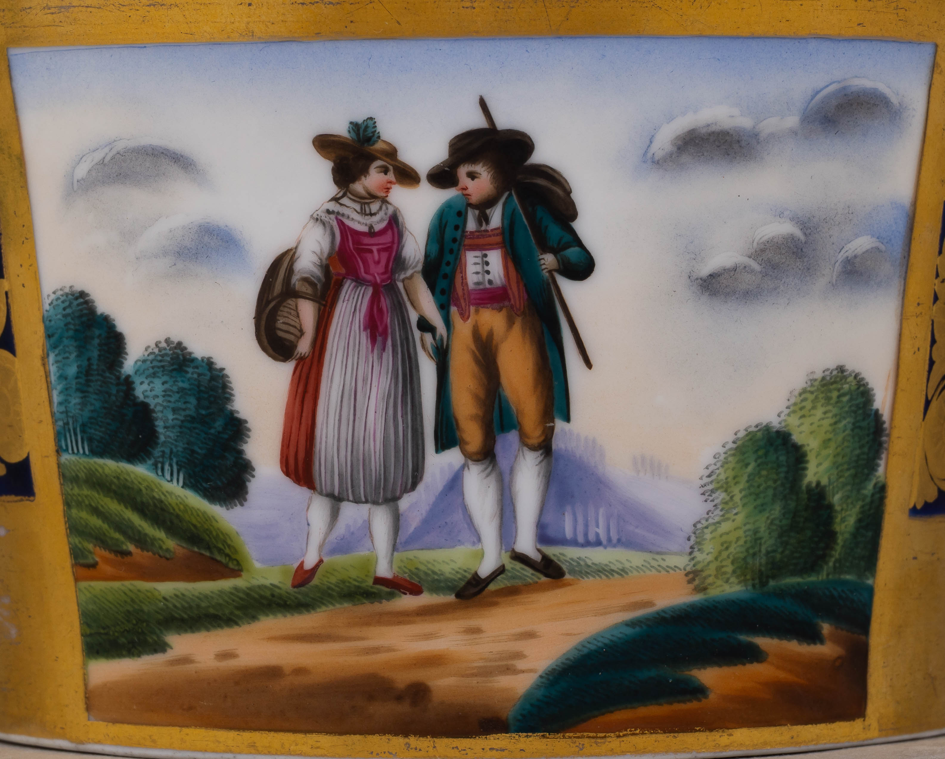 (Гарднер) Сахарница с изображением дамы и кавалера. Россия, Завод Гарднера, 1820-е годы.