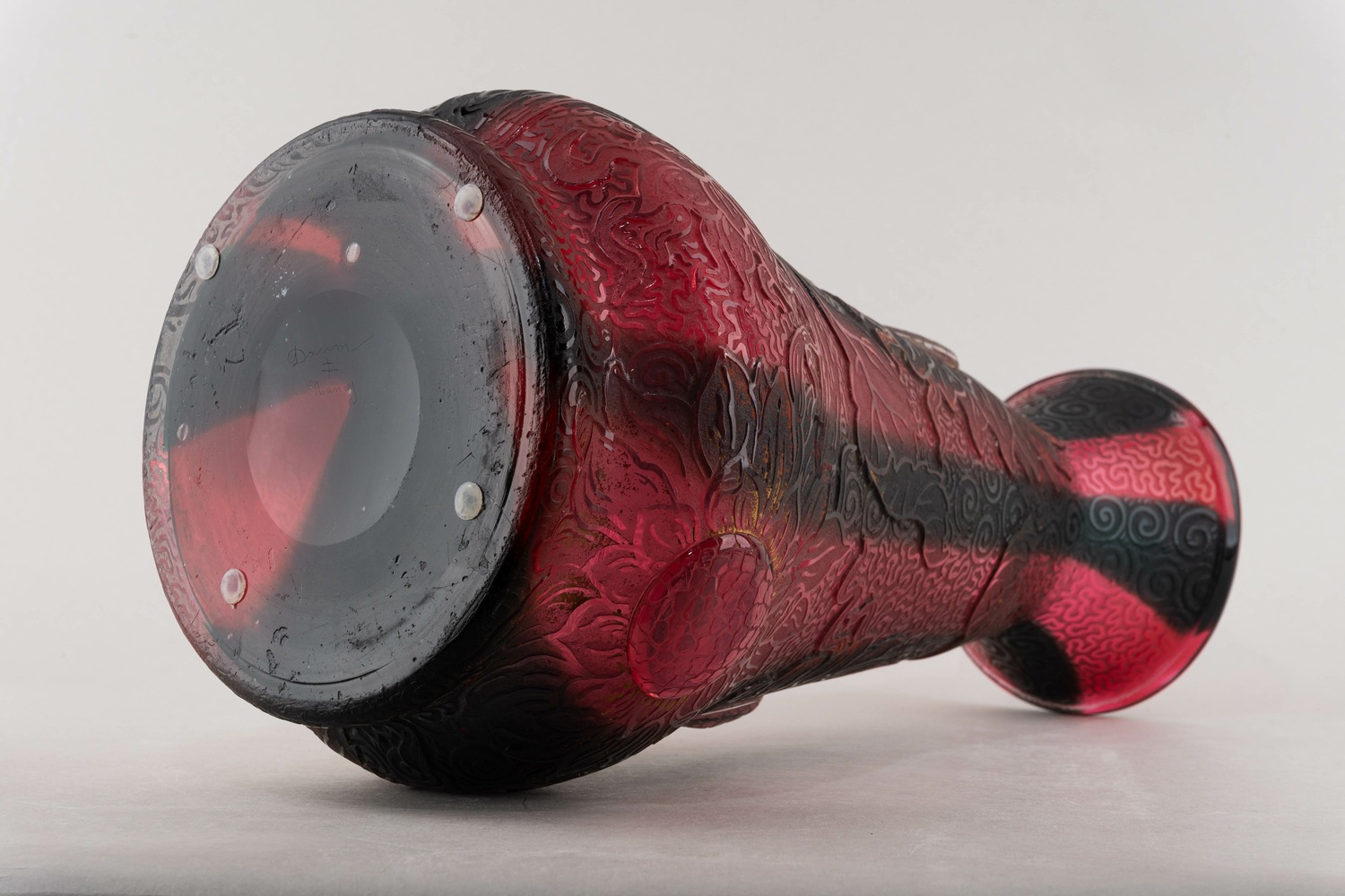 (В собрании завода Дом в Нанси. С экспертизой). Ваза с изображением подсолнечника.
Франция, г. Нанси., фирма «Братья Дом и Ко. Стекольный завод в Нанси» («Daum Frères & Cie. Verrerie de Nancy»), 1894 г.