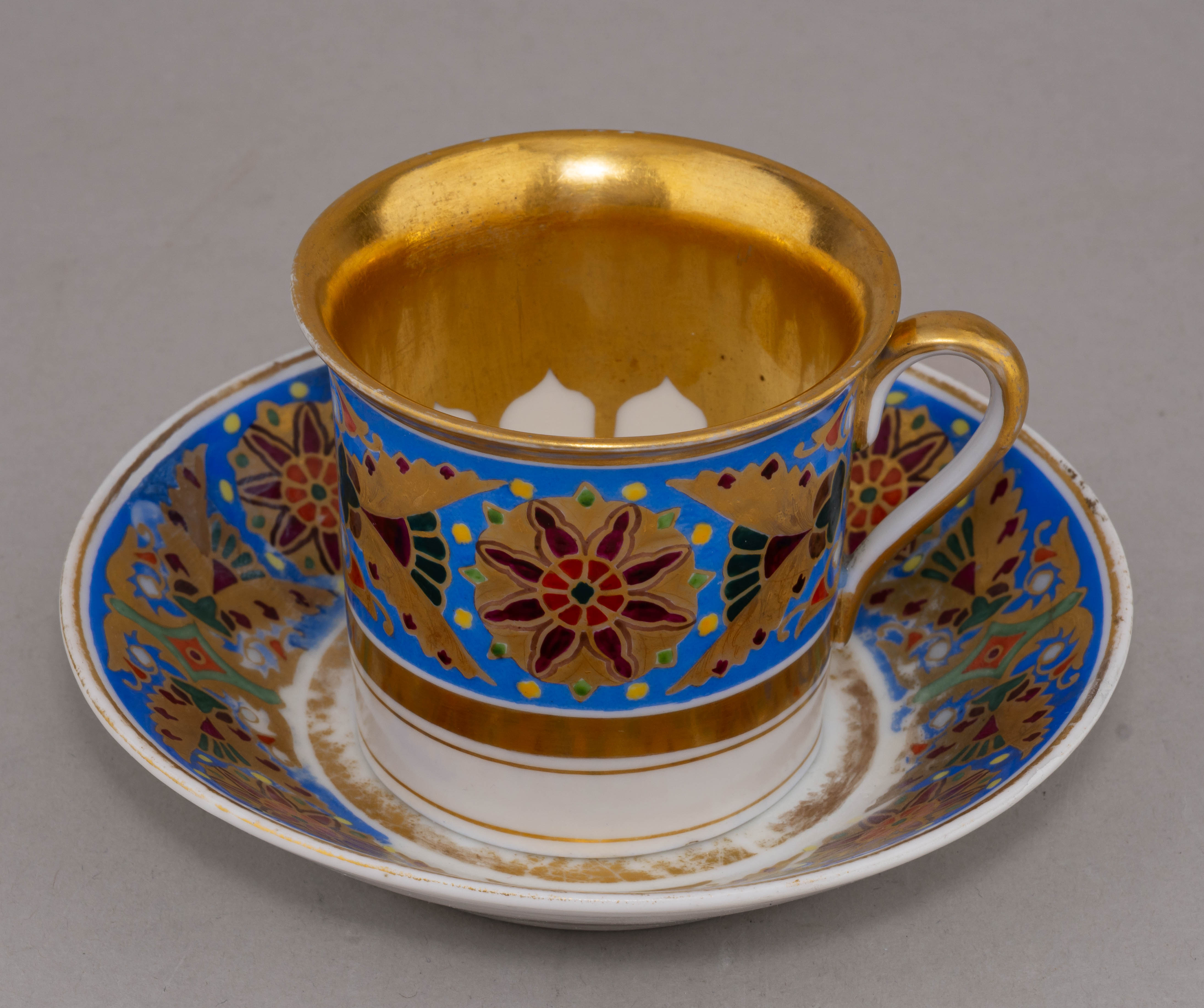 (ИФЗ. Готический сервиз.) Чашка с блюдцем.
Россия, Императорский фарфоровый завод, 1893 год.