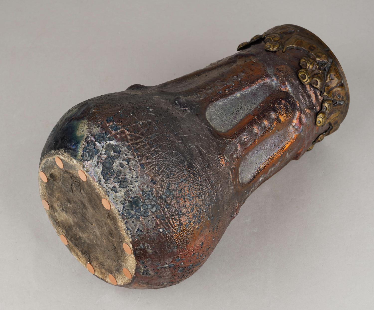 (Абрамцево) Ваза в стиле модерн с чеканным ободом.
Россия, гончарная мастерская «Абрамцево», 1890-е гг.