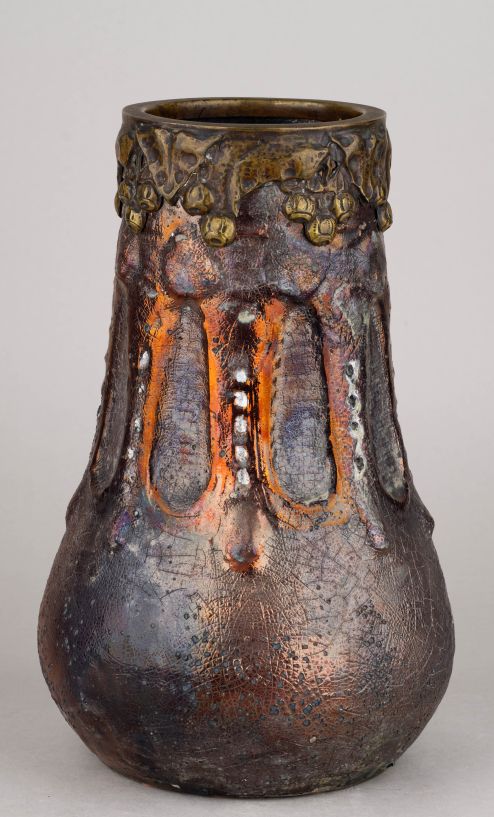 (Абрамцево) Ваза в стиле модерн с чеканным ободом.
Россия, гончарная мастерская «Абрамцево», 1890-е гг.