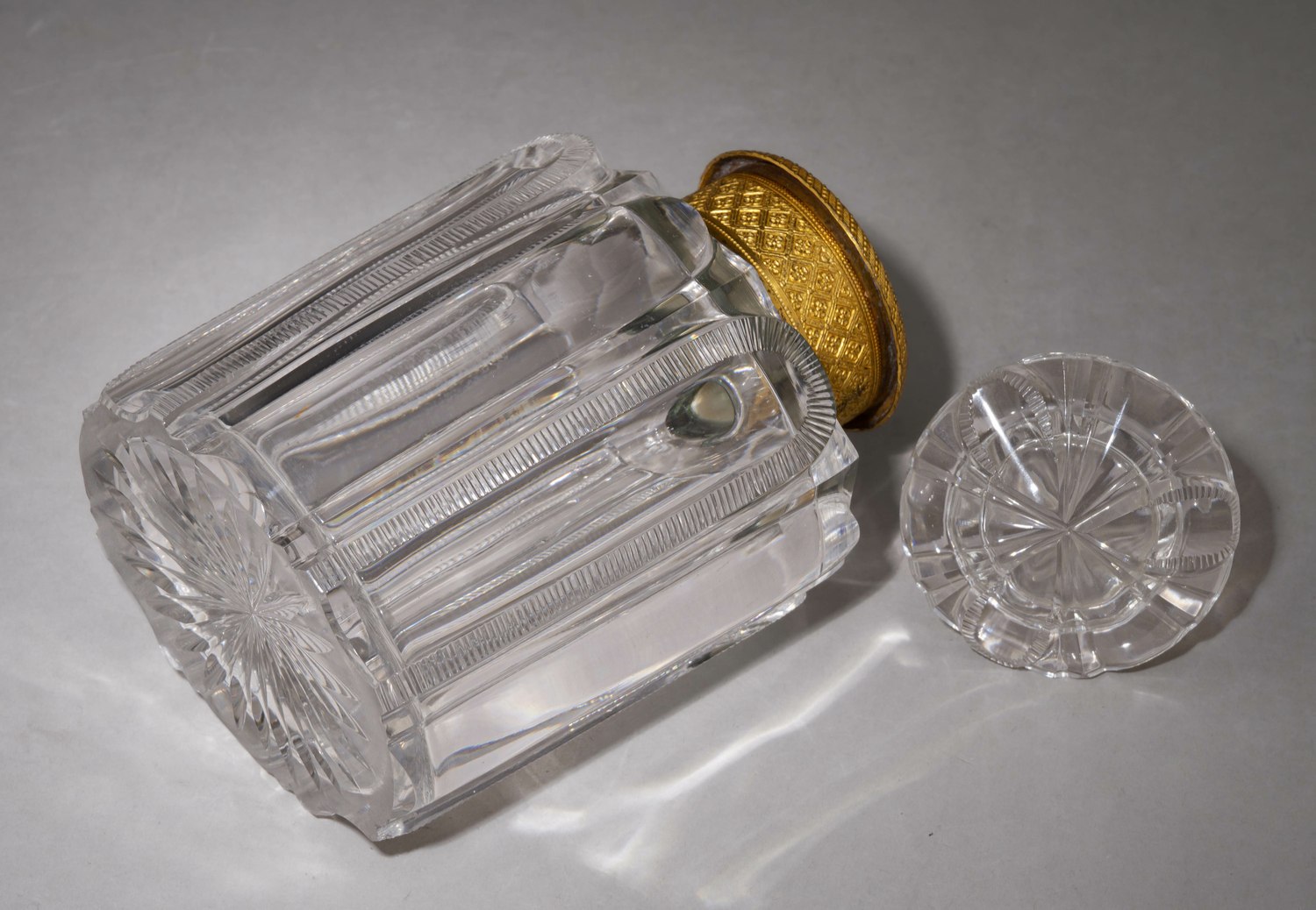 (Ампир) Чайница в чеканной оправе.
Первая четверть XIX века.