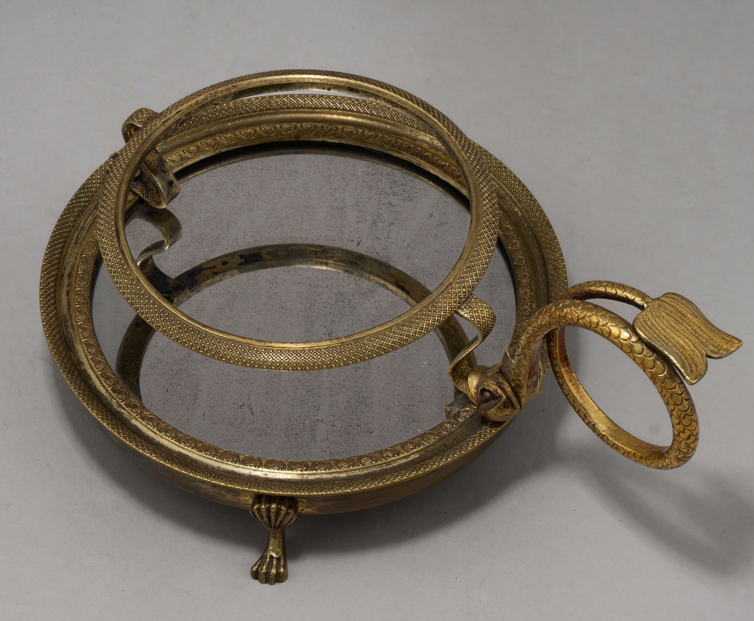 (Ампир) Подстаканник с ручкой «дельфином». 
Россия, 1820-30-е годы.